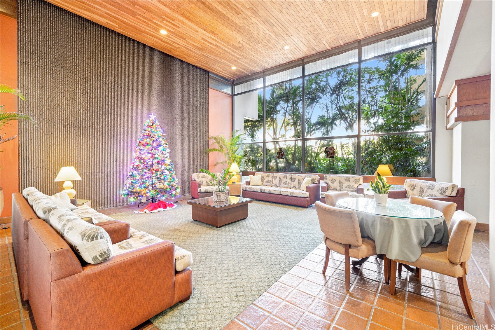 2121 Ala Wai Condominium