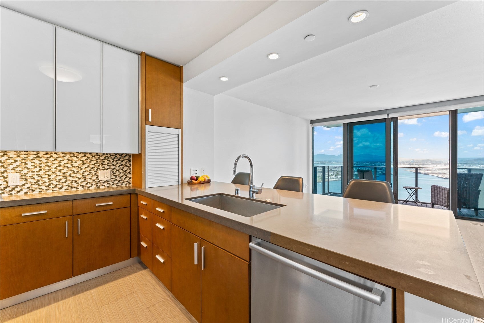 600 Ala Moana Boulevard 3304