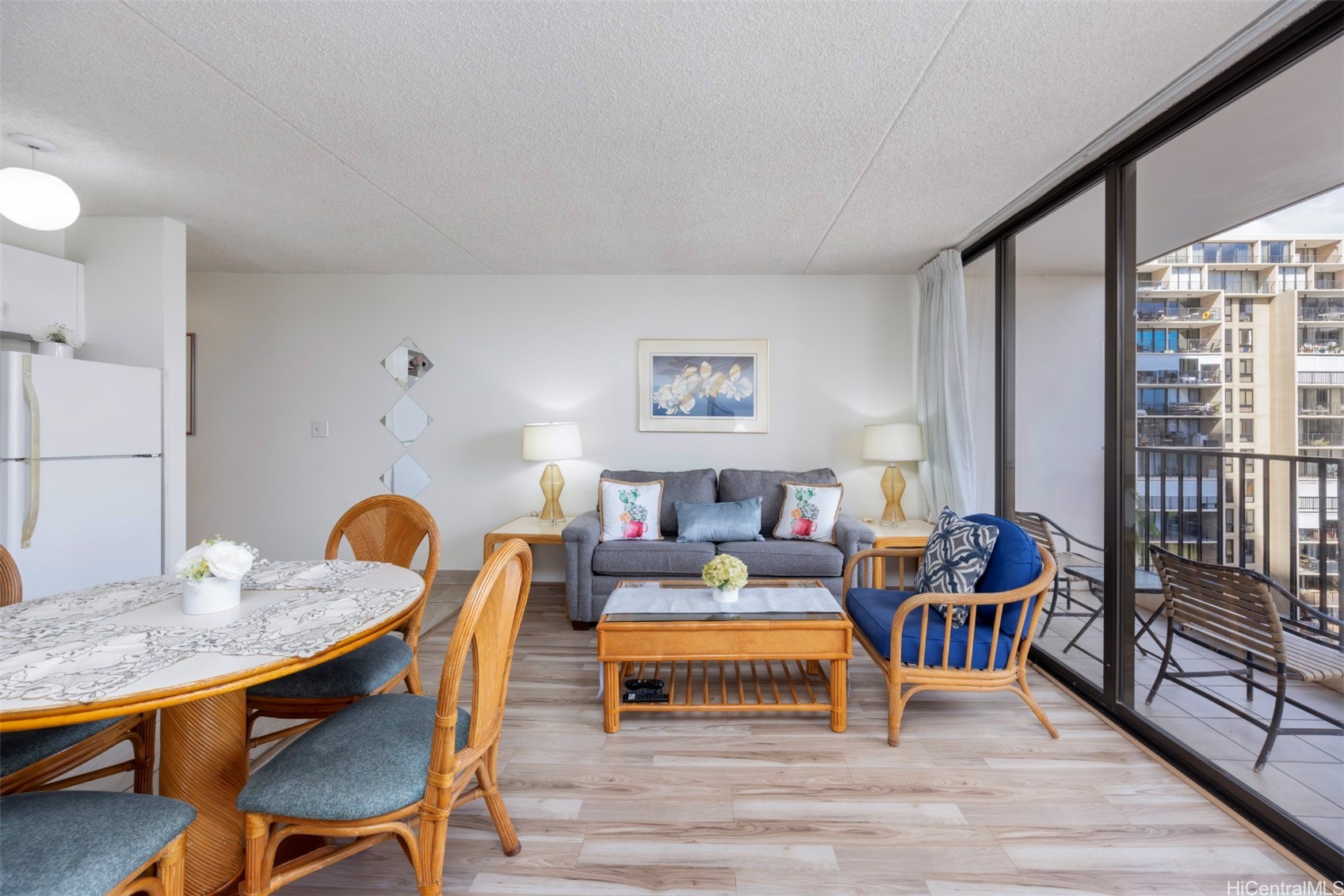 201 Ohua Avenue 903-Mauka