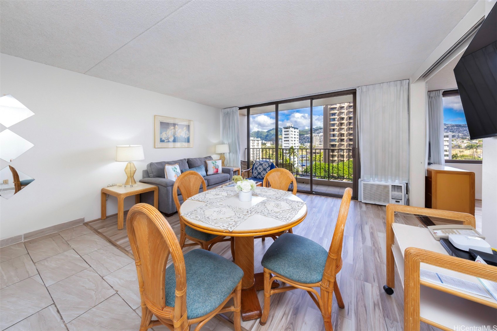 201 Ohua Avenue 903-Mauka