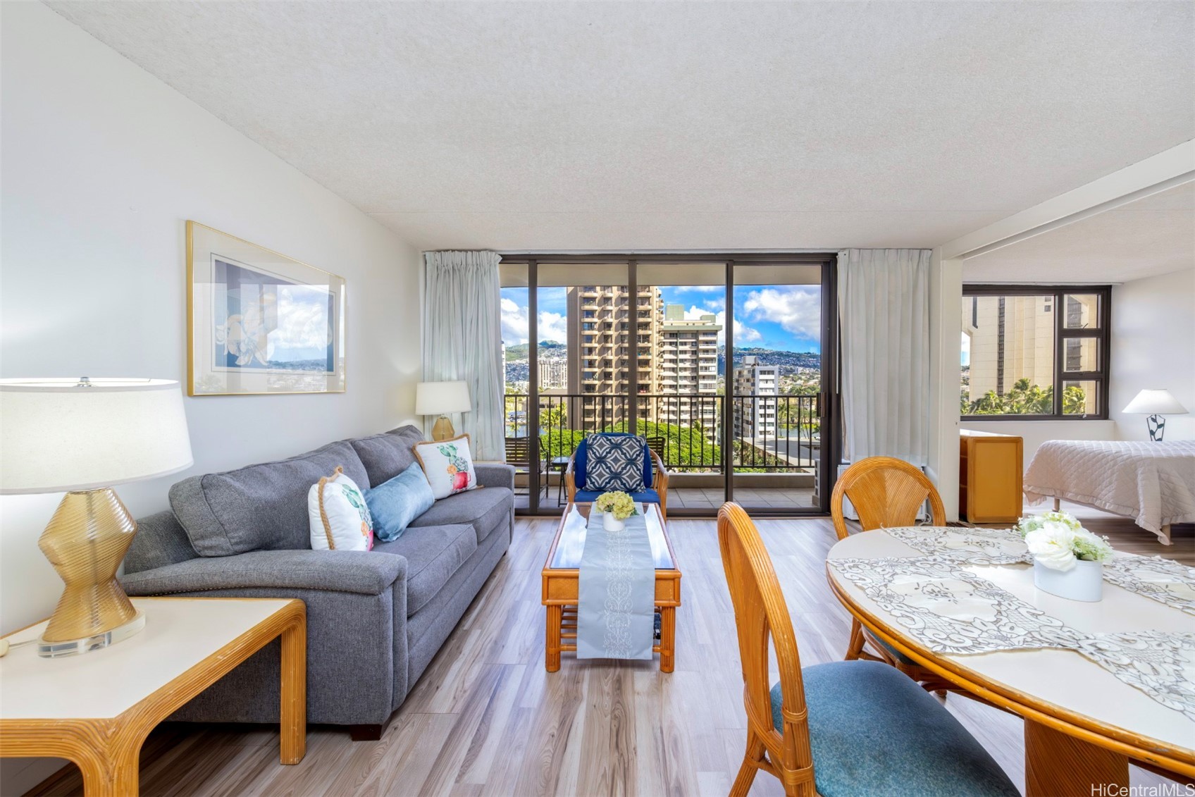 201 Ohua Avenue 903-Mauka