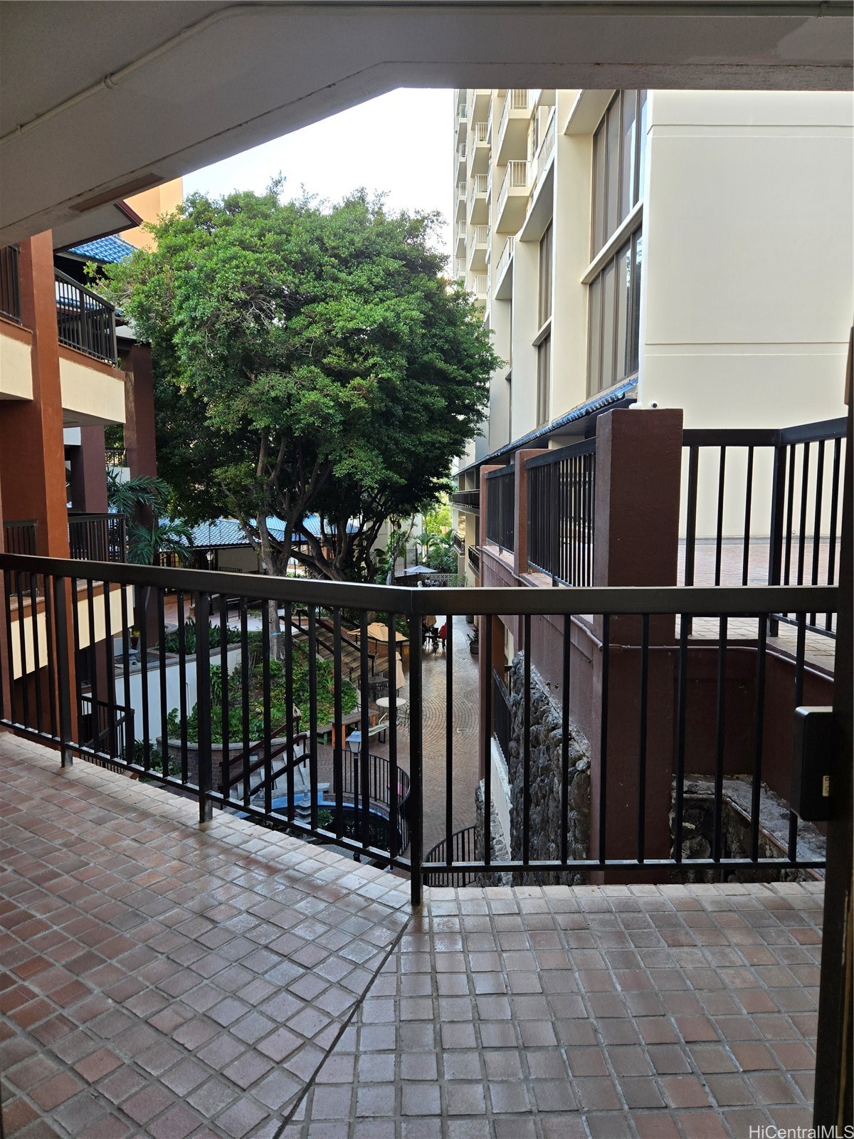 400 Hobron Lane 2B