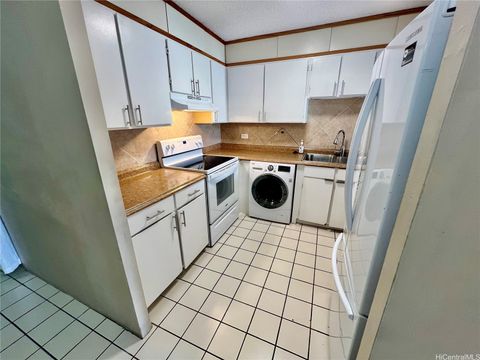 Photo of 2575 Kuhio Avenue #802, Honolulu, HI 96815 (MLS # 202607887)