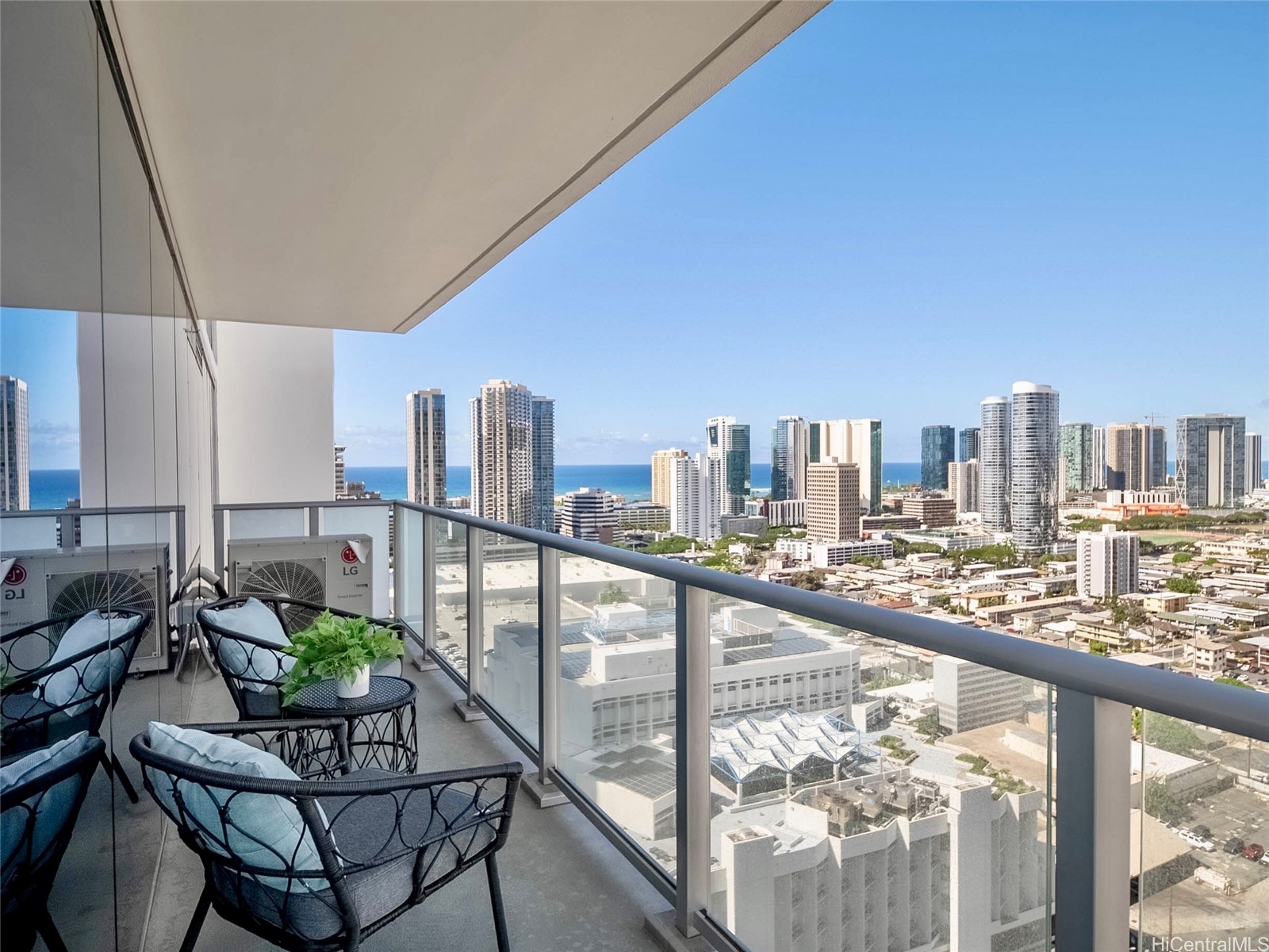 1515 Liona Street 2718