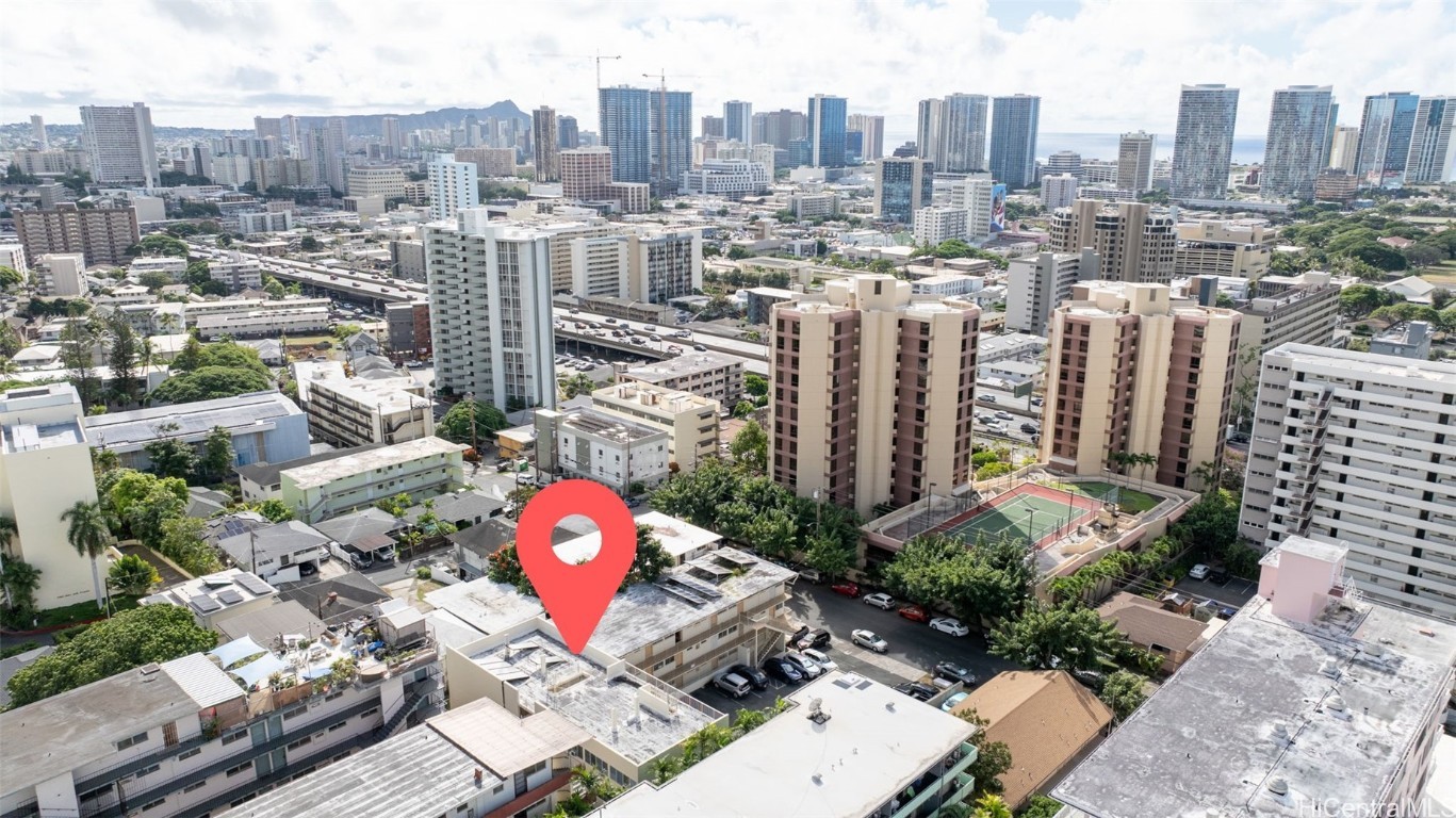 Makiki West Condominium