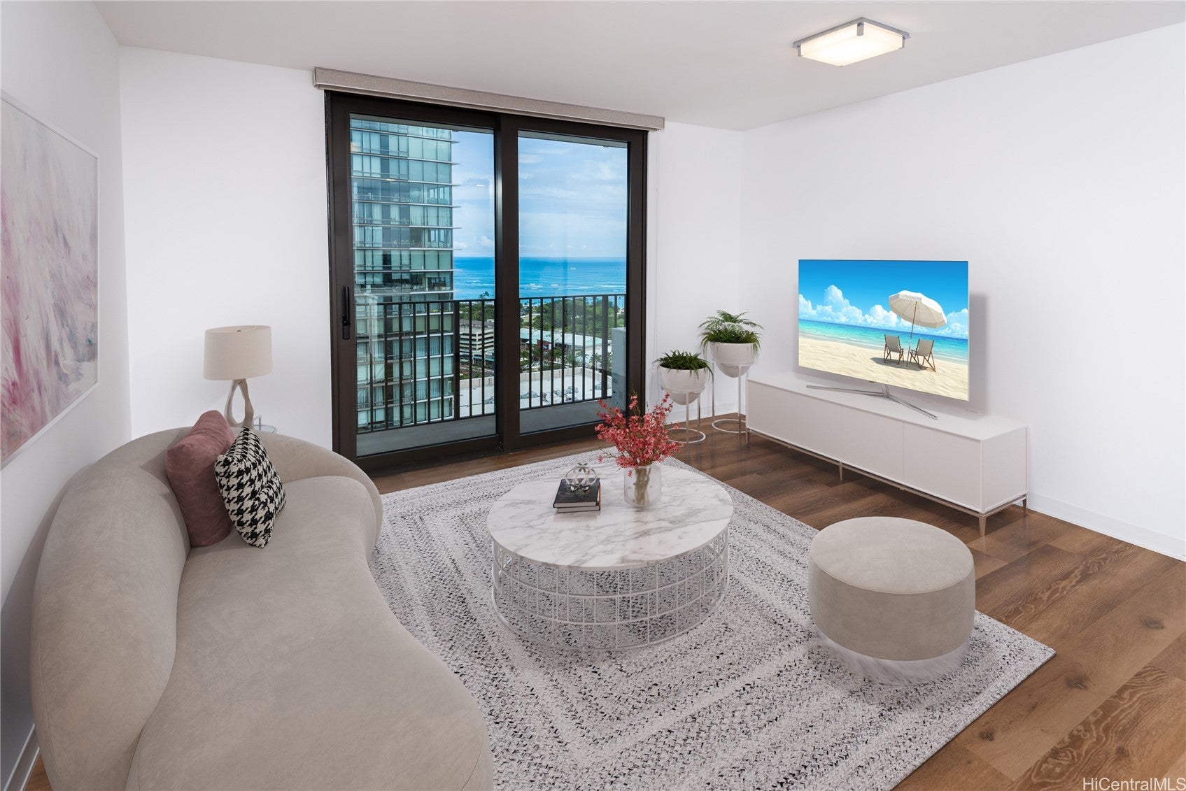 987 Queen Street 2104