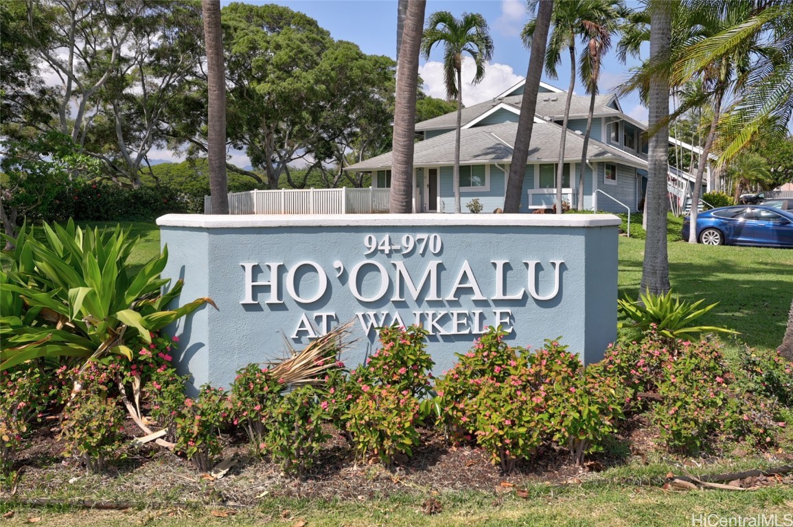 Hoomalu At Waikele Condominium