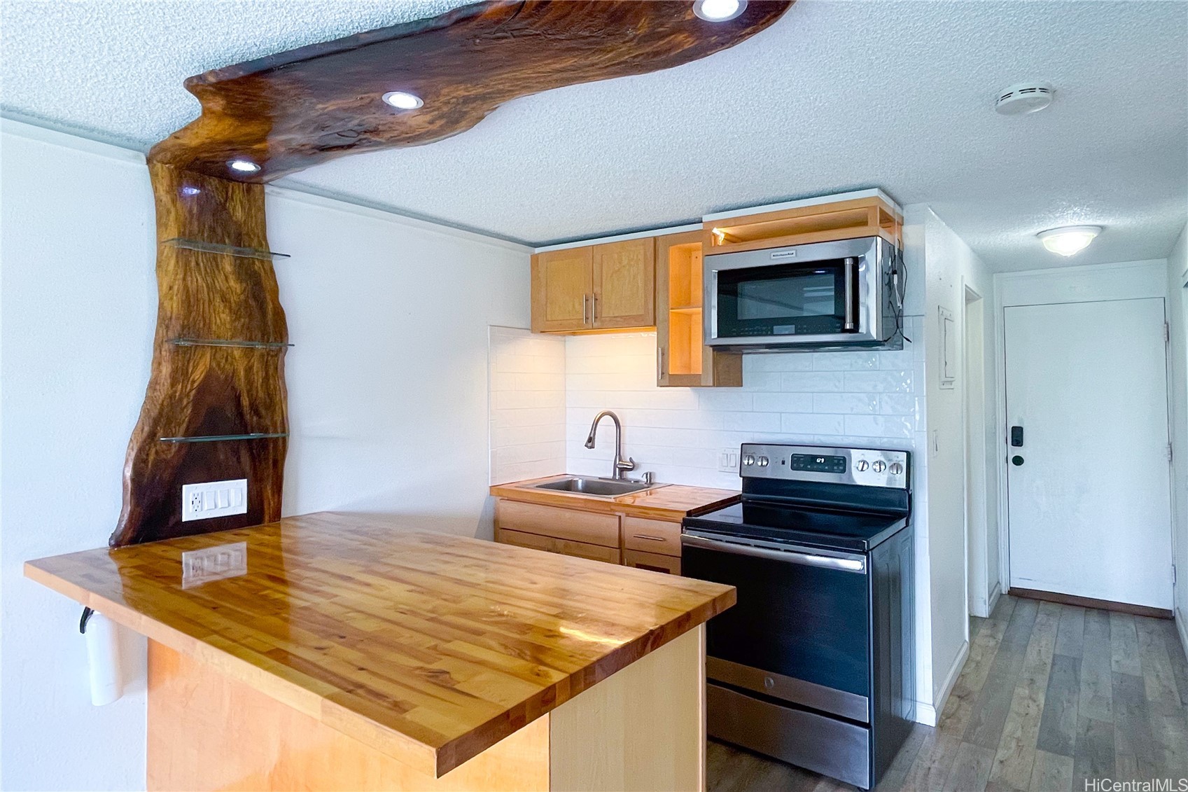 85-175 Farrington Highway C147