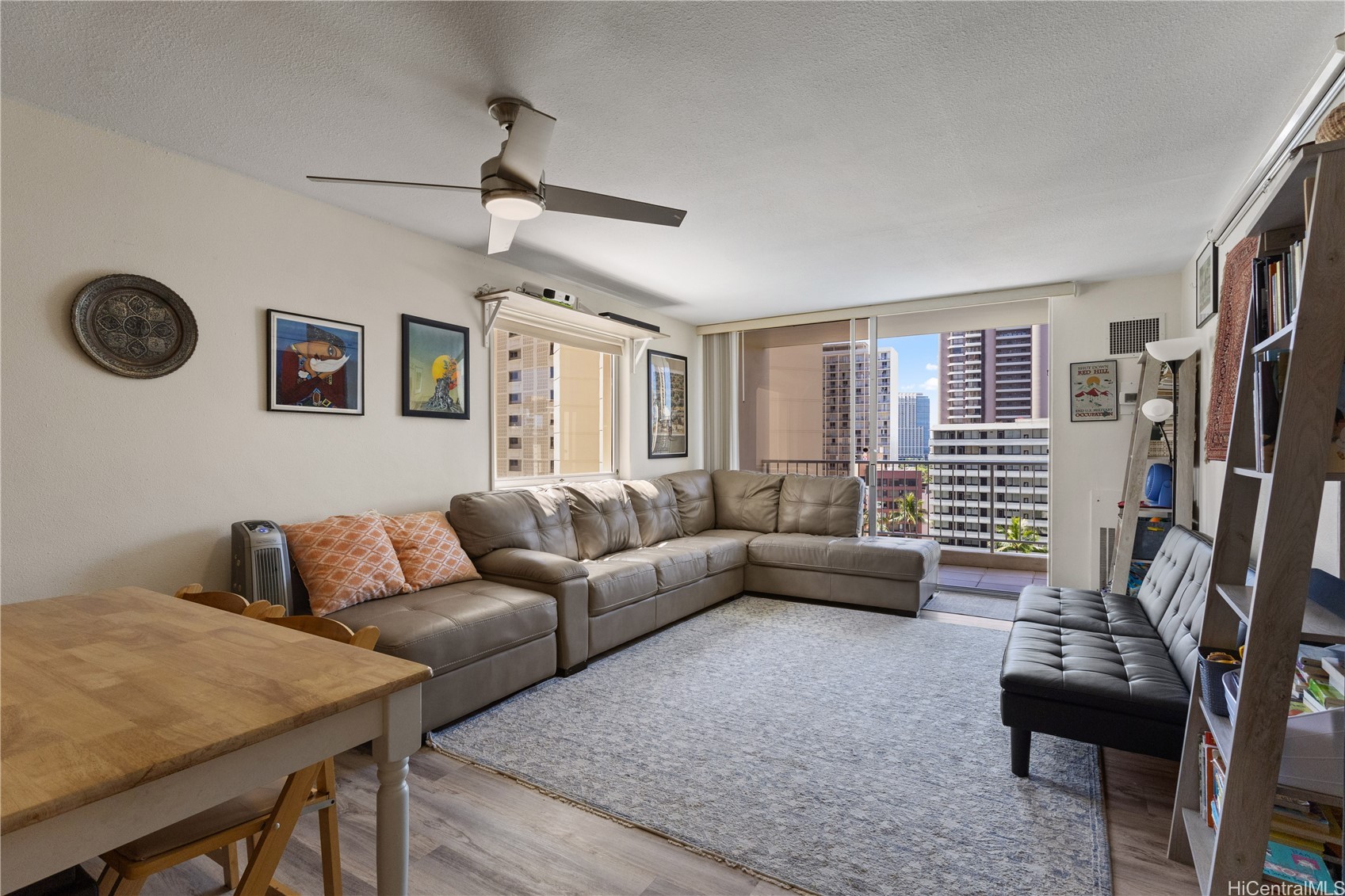 400 Hobron Lane 1215