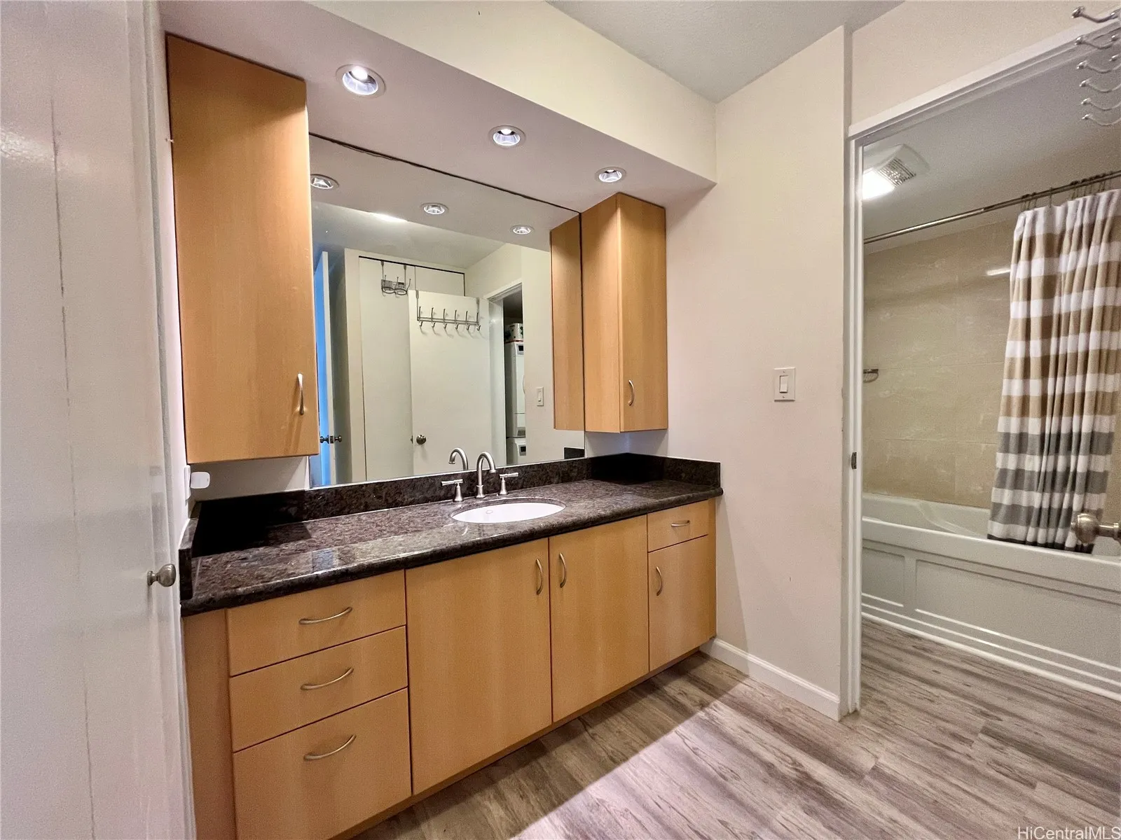 Honolulu, Hawaii 96815, United States, 1 Bedroom Bedrooms, ,1 BathroomBathrooms,Residential,Active,148407