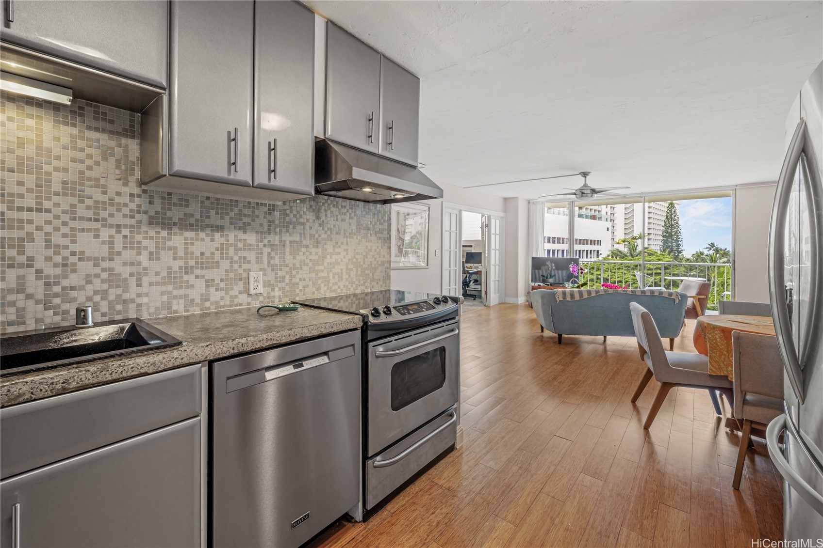 222 Liliuokalani Avenue 701