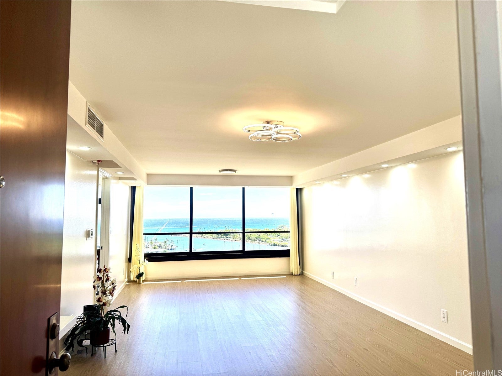 1600 Ala Moana Boulevard 1808