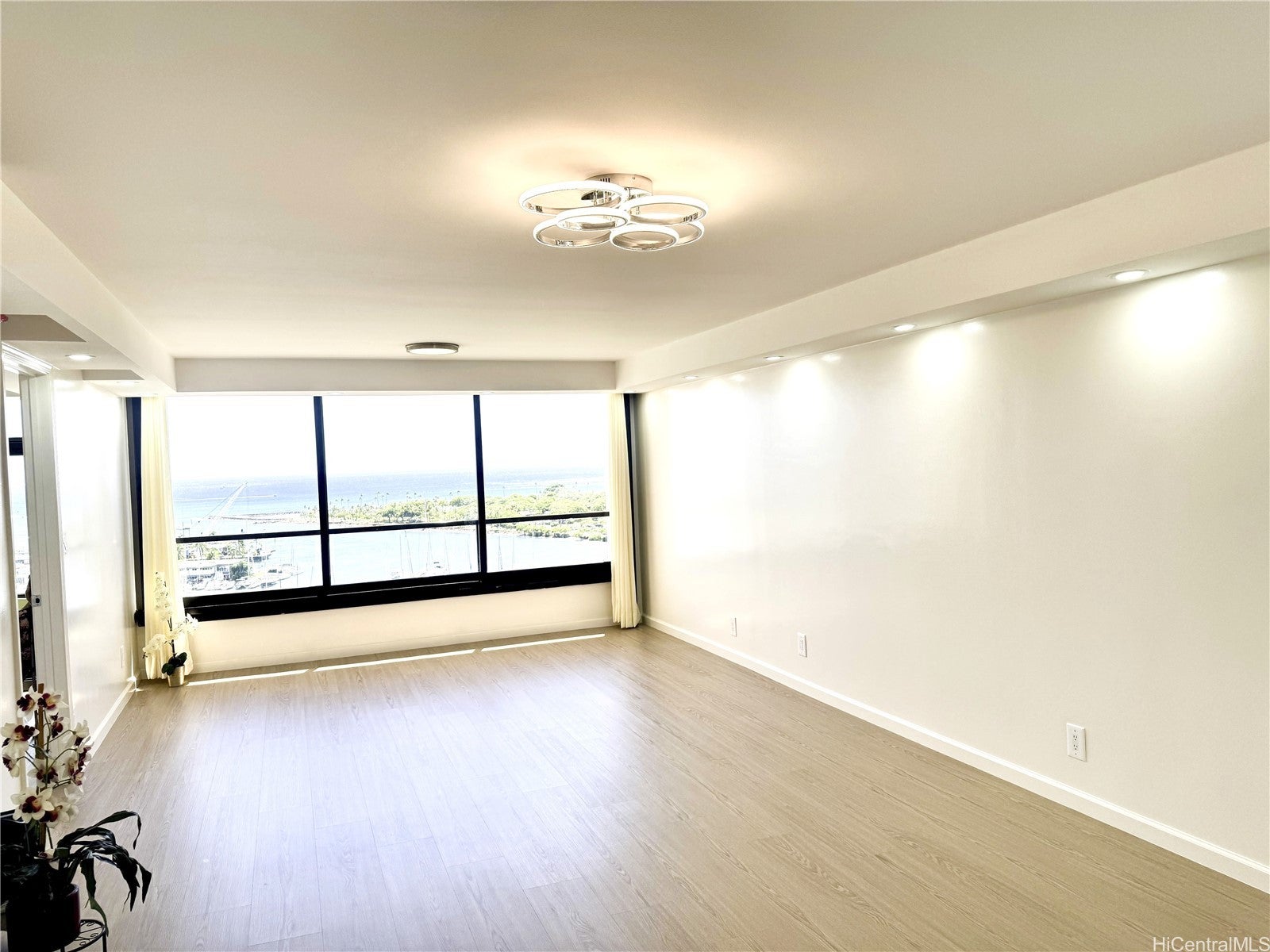 1600 Ala Moana Boulevard 1808