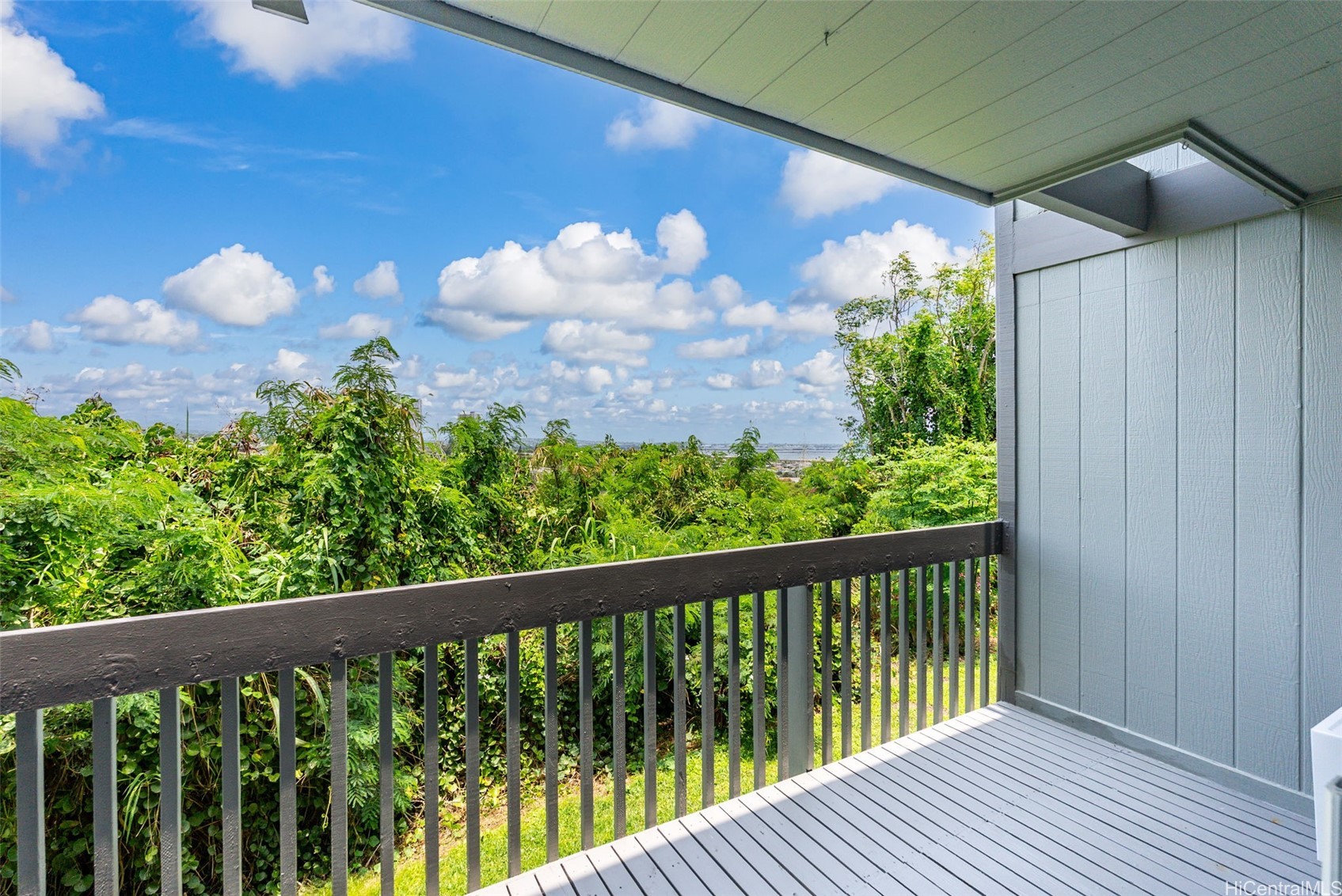 98-1451 Kaahumanu Street E221