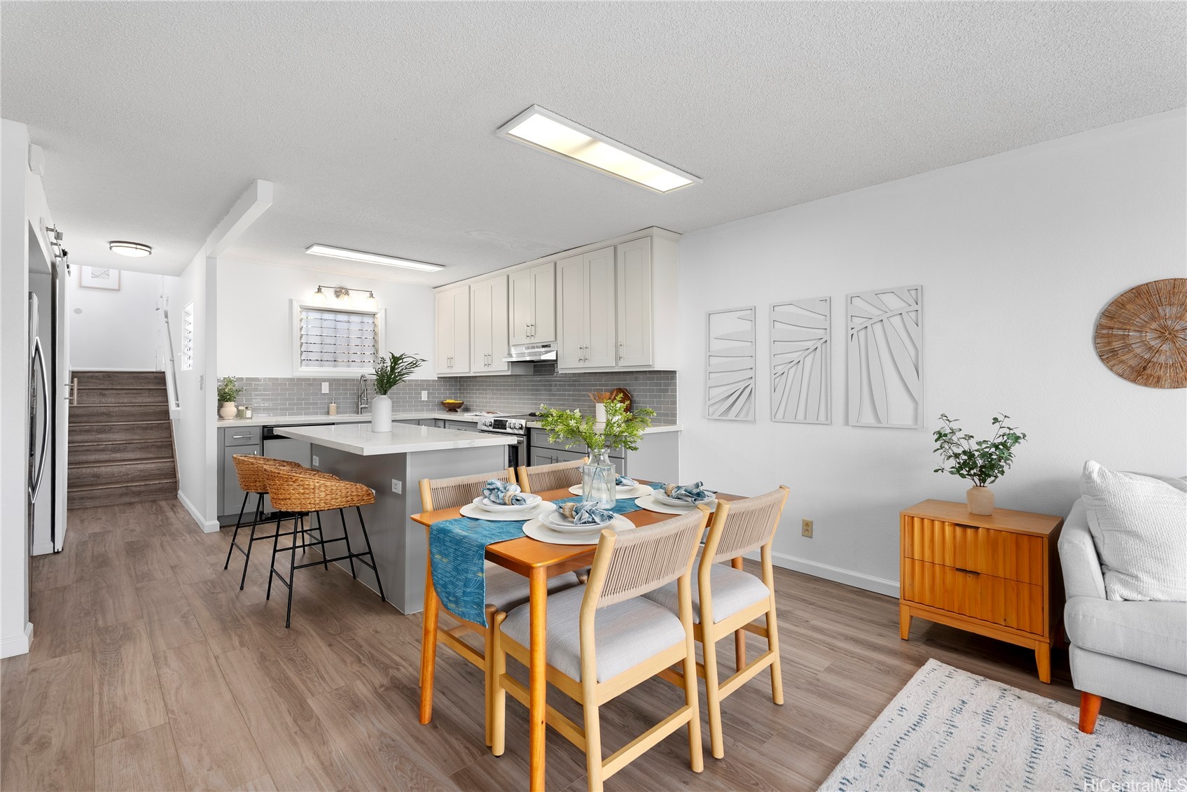 98-1451 Kaahumanu Street E221