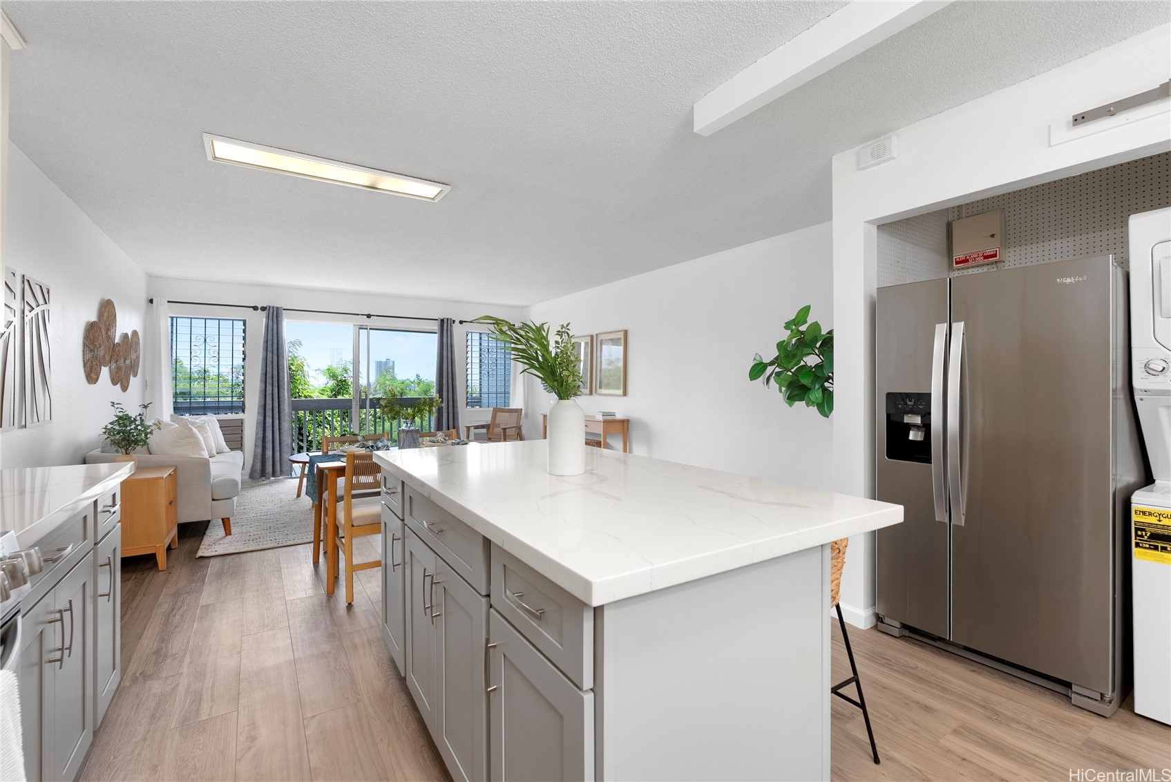 98-1451 Kaahumanu Street E221