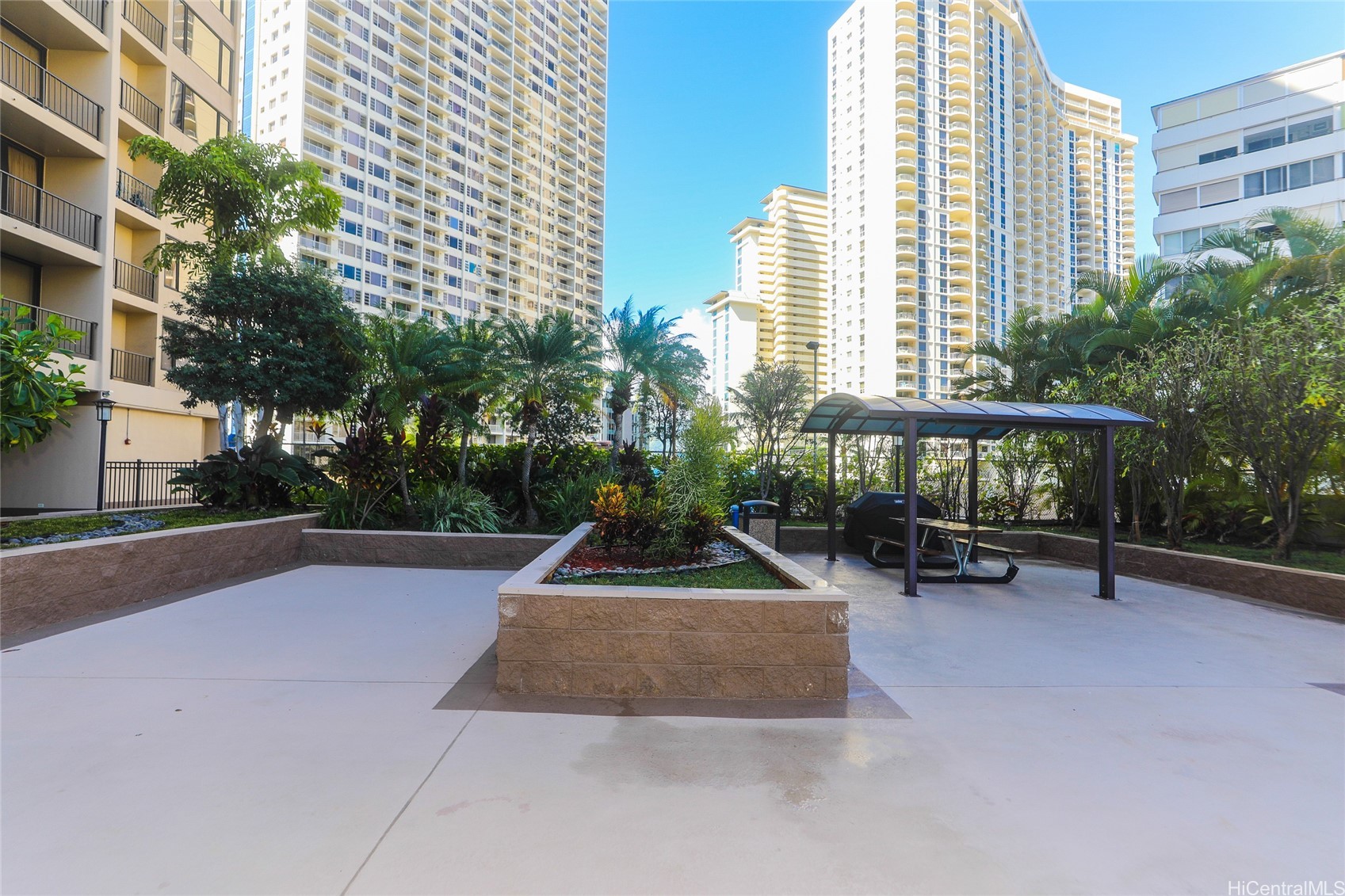 Chateau Waikiki Condominium
