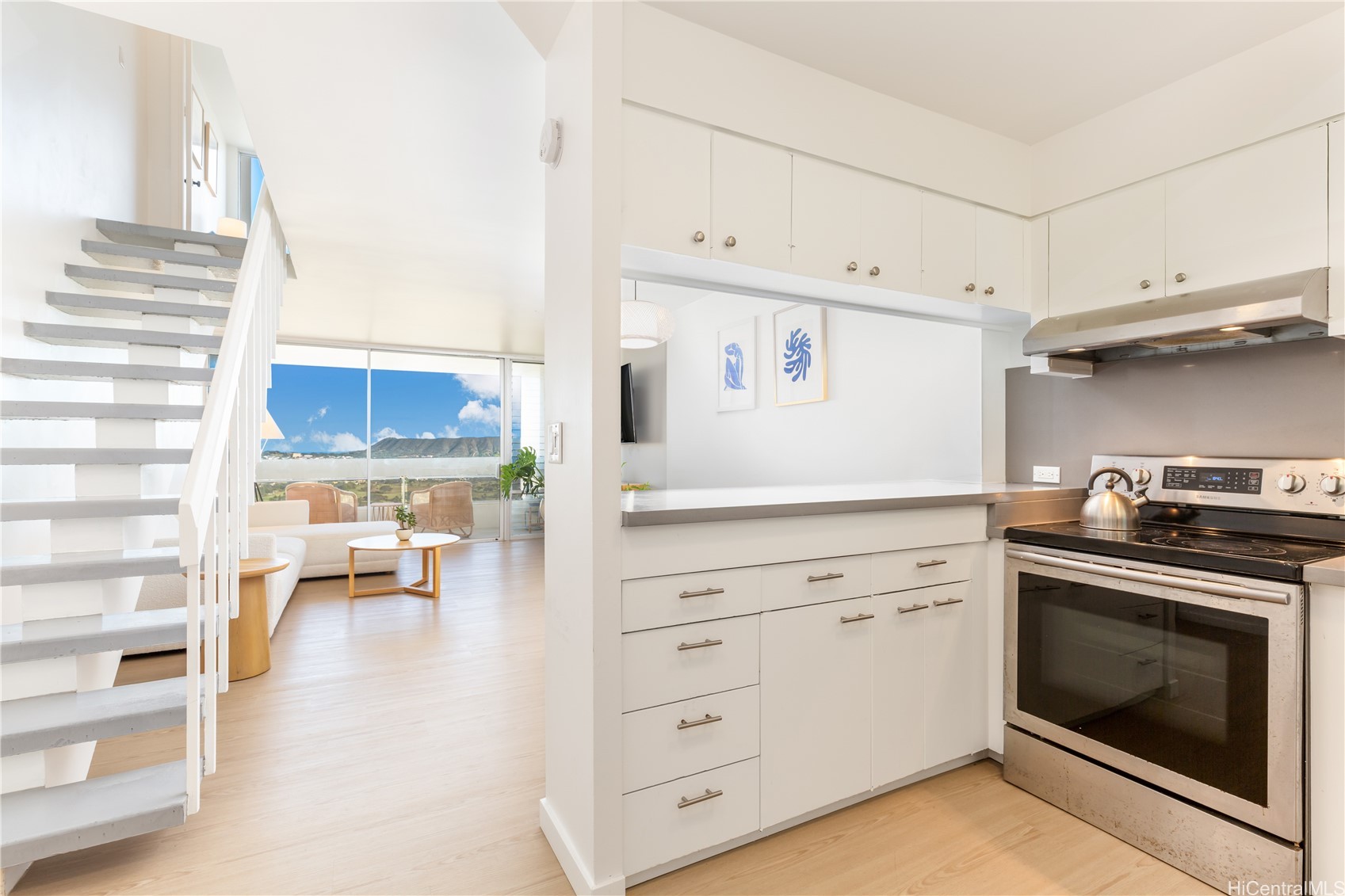 555 University Avenue 3503