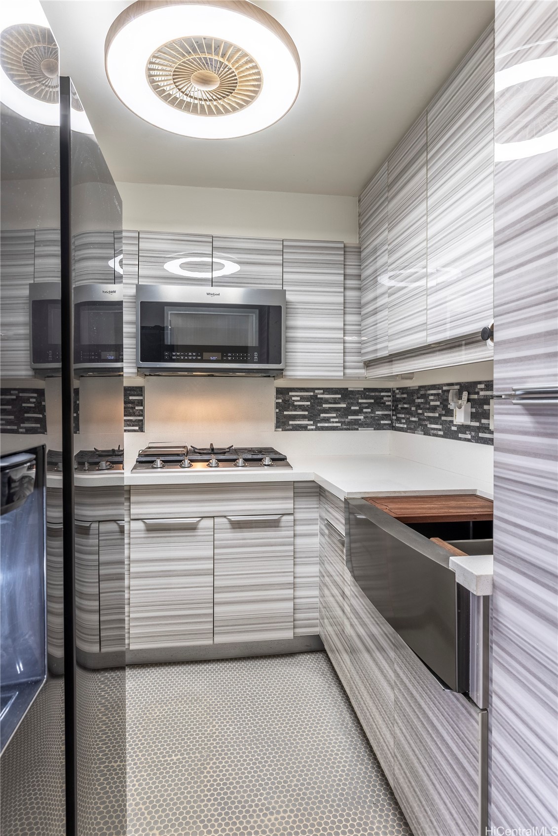 87-131 Helelua Street J304