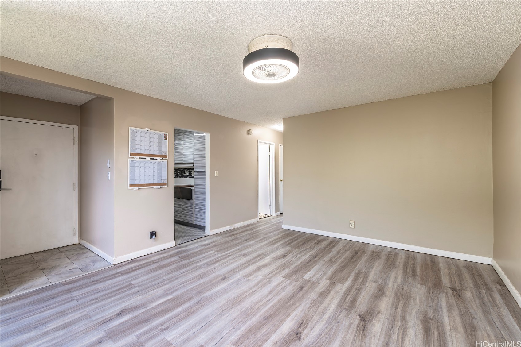 87-131 Helelua Street J304