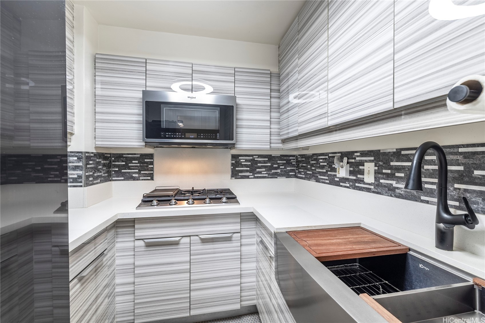 87-131 Helelua Street J304