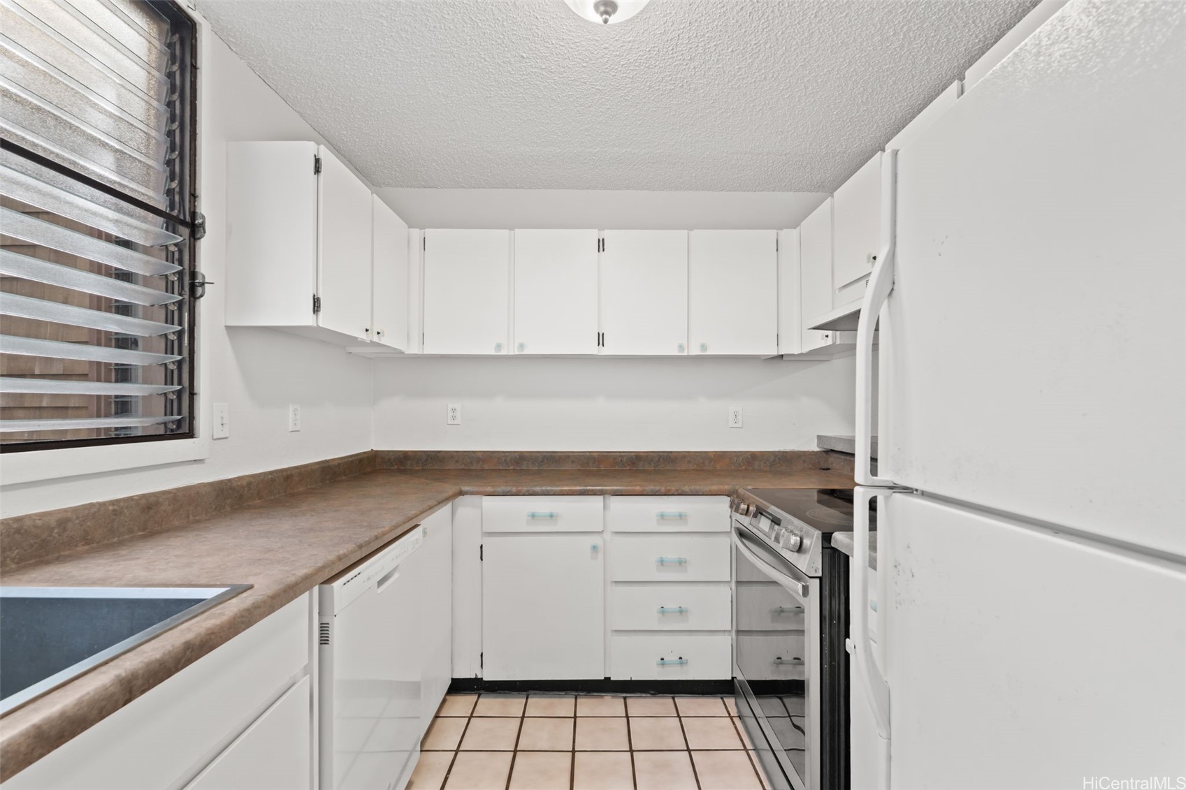 1015 Aoloa Place 218