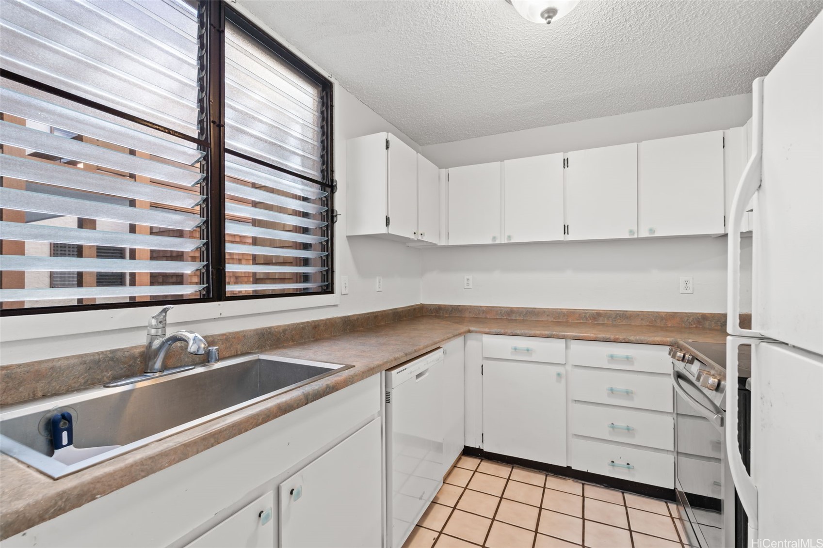 1015 Aoloa Place 218