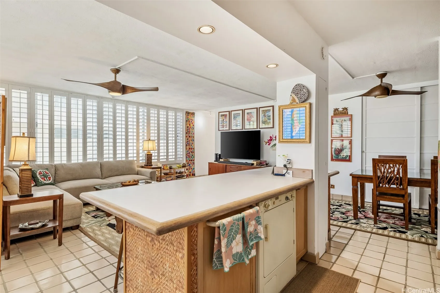 Honolulu, Hawaii 96815, United States, 1 Bedroom Bedrooms, ,2 BathroomsBathrooms,Residential,Active,167408