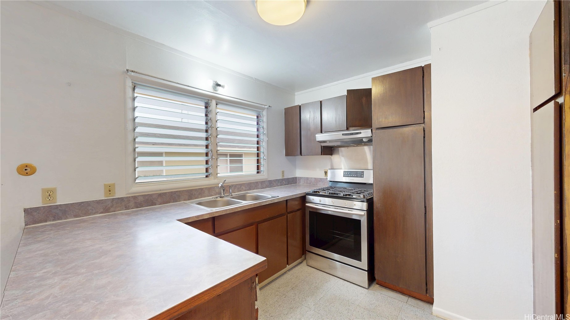 2210 N School Street