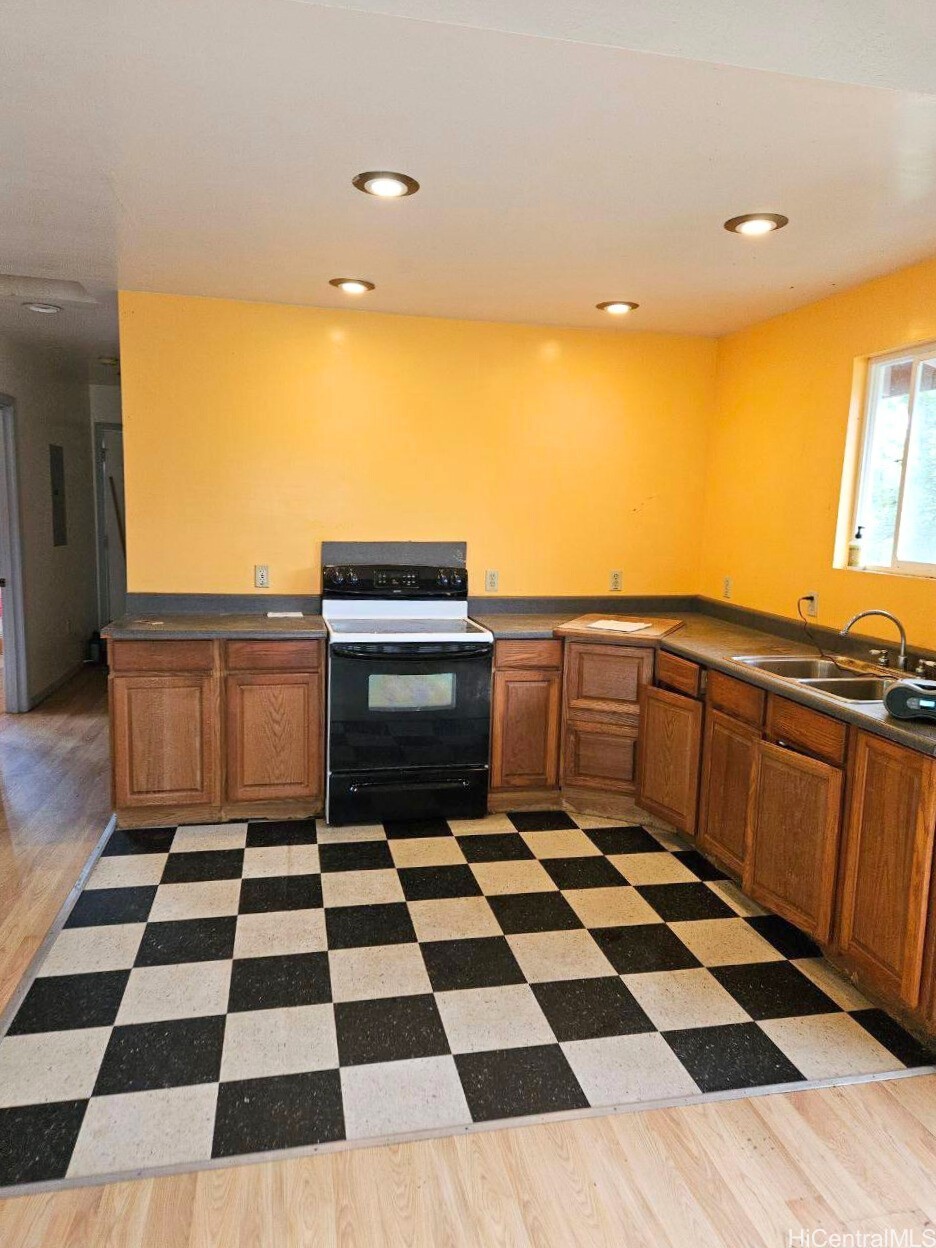 13-1368 Launahele Road