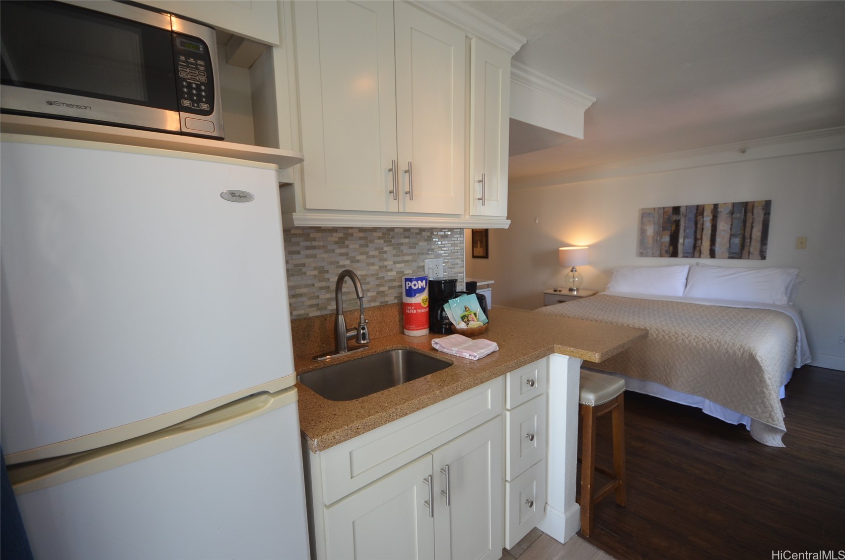 2463 Kuhio Avenue 1009