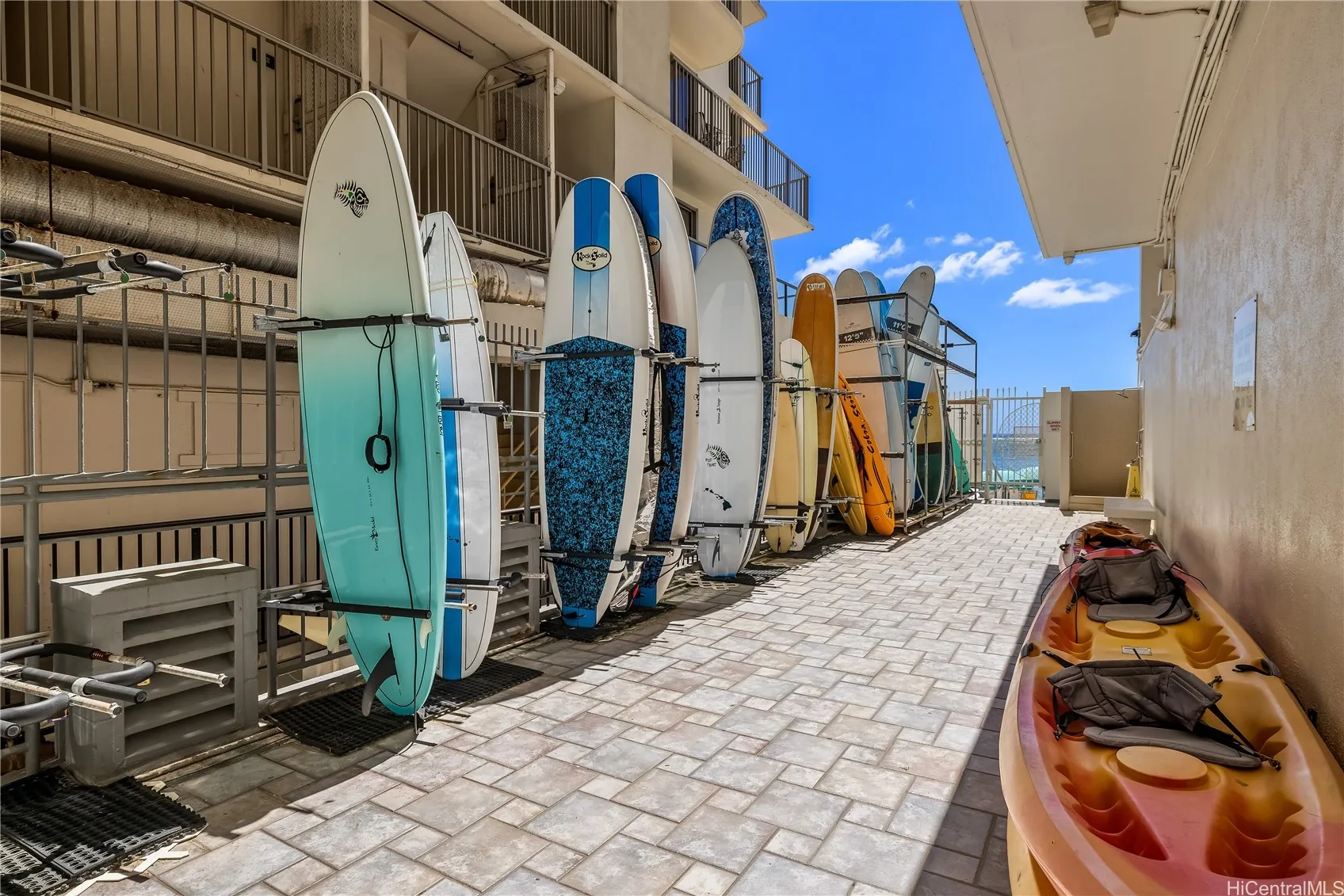 Honolulu, Hawaii 96815, United States, 1 Bedroom Bedrooms, ,1 BathroomBathrooms,Residential,Active,96652