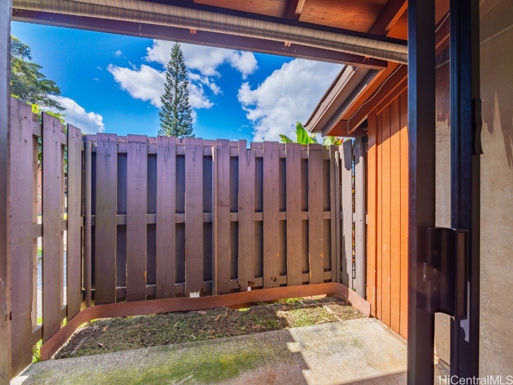 Wahiawa, Hawaii 96786, United States, 2 Bedrooms Bedrooms, ,1 BathroomBathrooms,Residential,Pending,24510