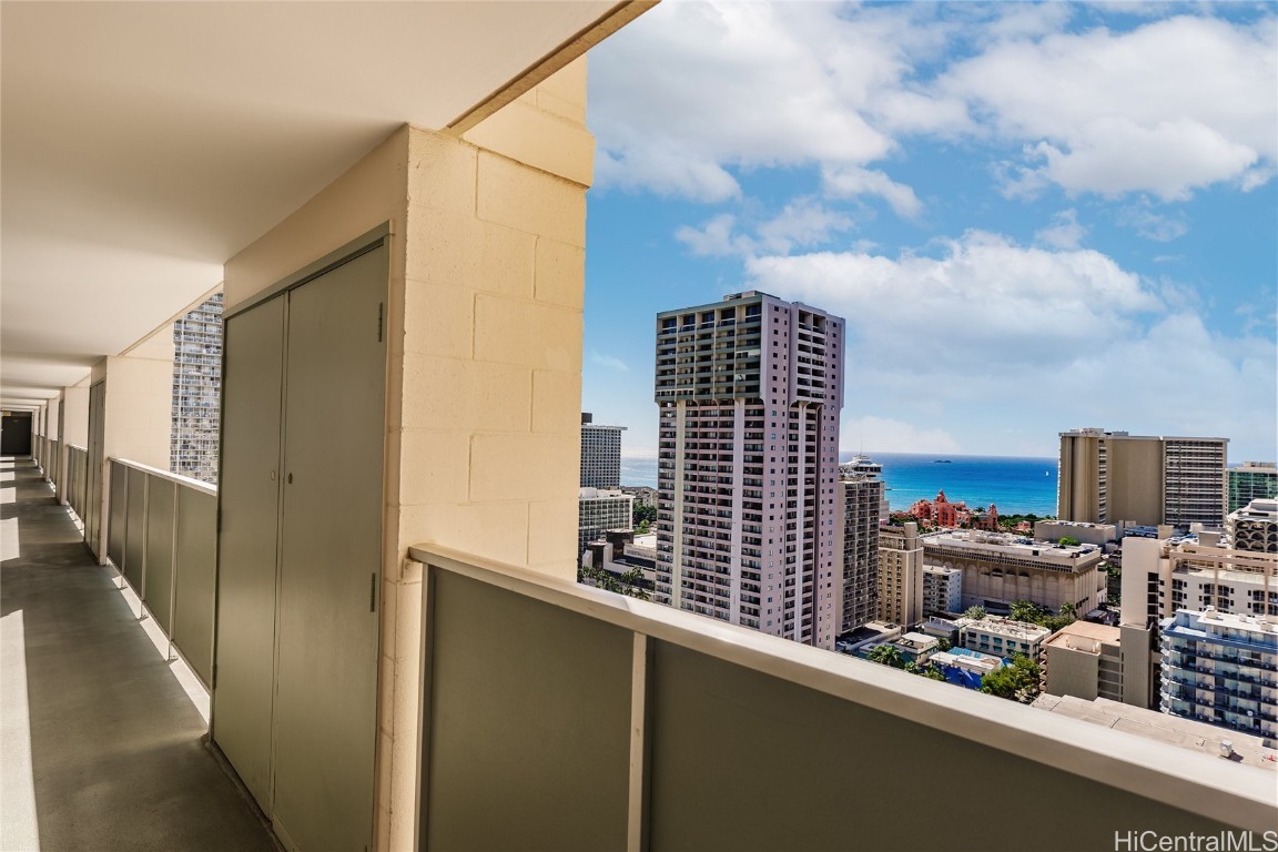 Aloha Lani Condominium