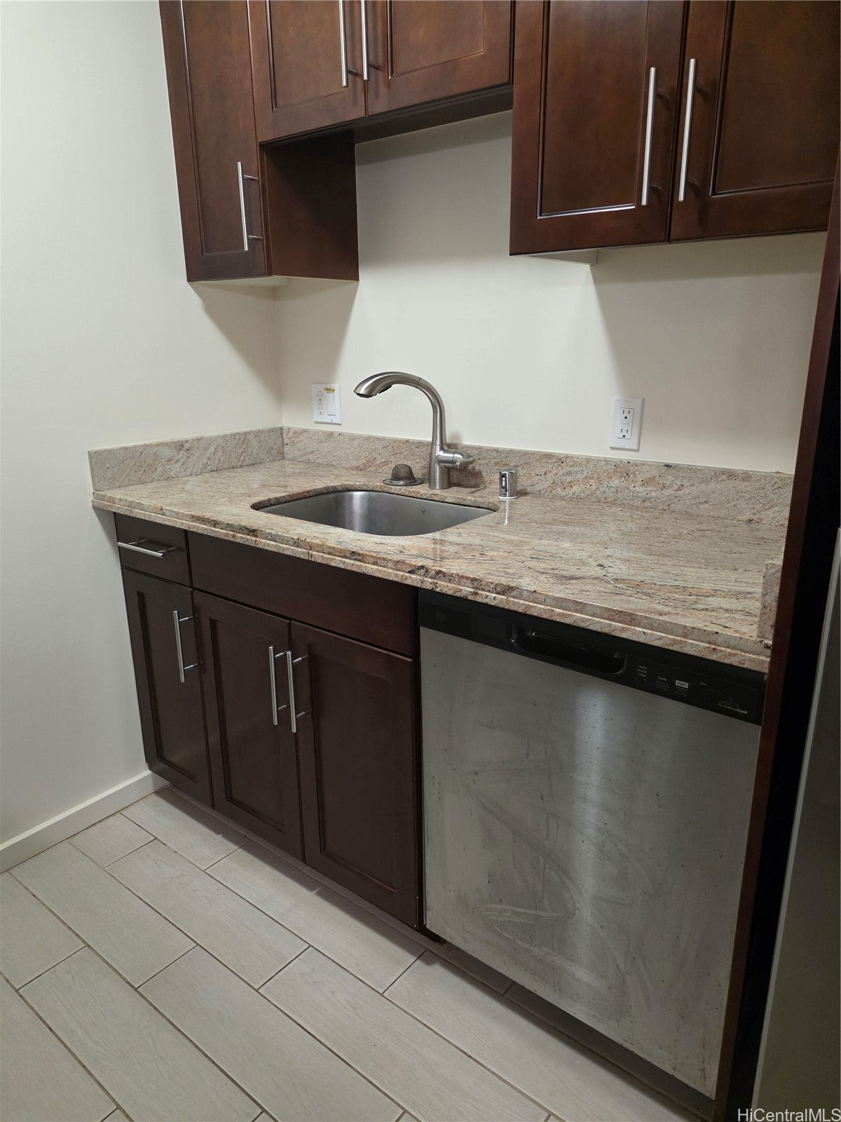 1810 Kaioo Drive B307