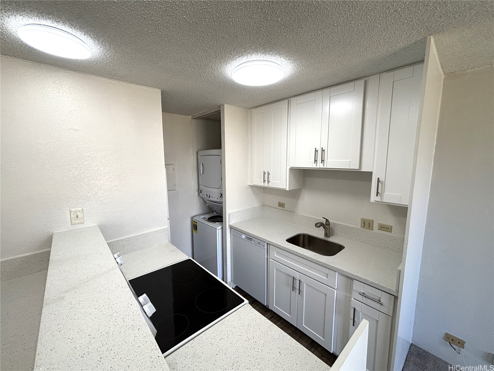 320 Liliuokalani Avenue 2405