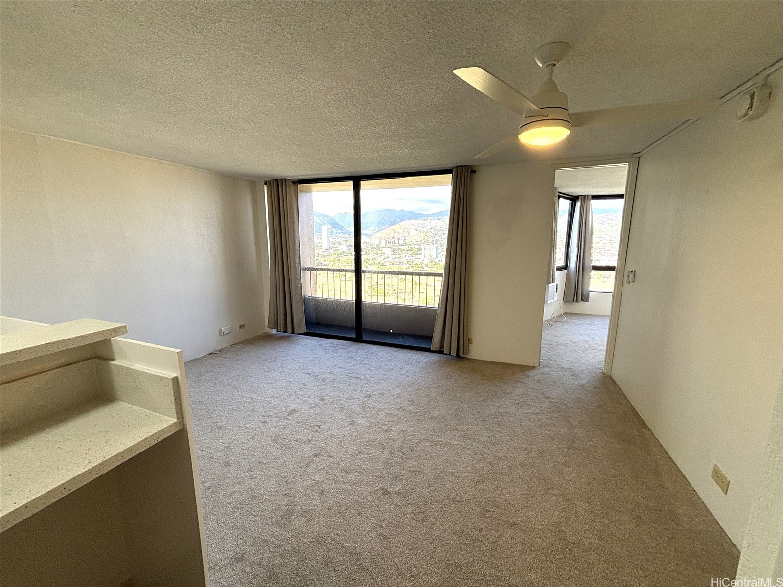 320 Liliuokalani Avenue 2405