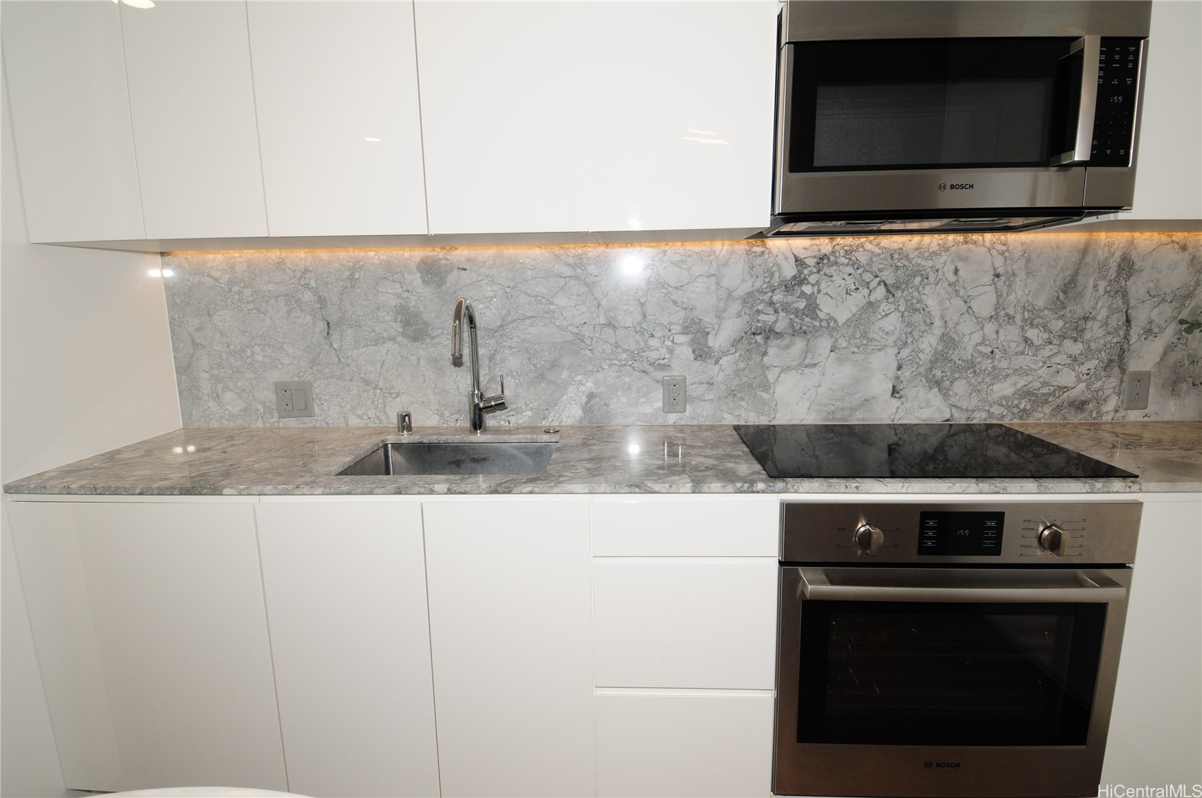 987 Queen Street 1612