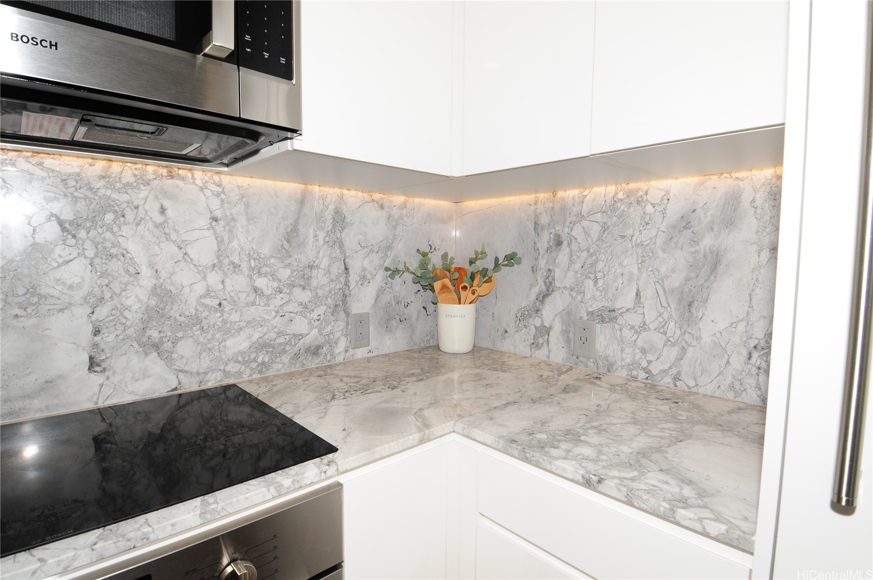 987 Queen Street 1612