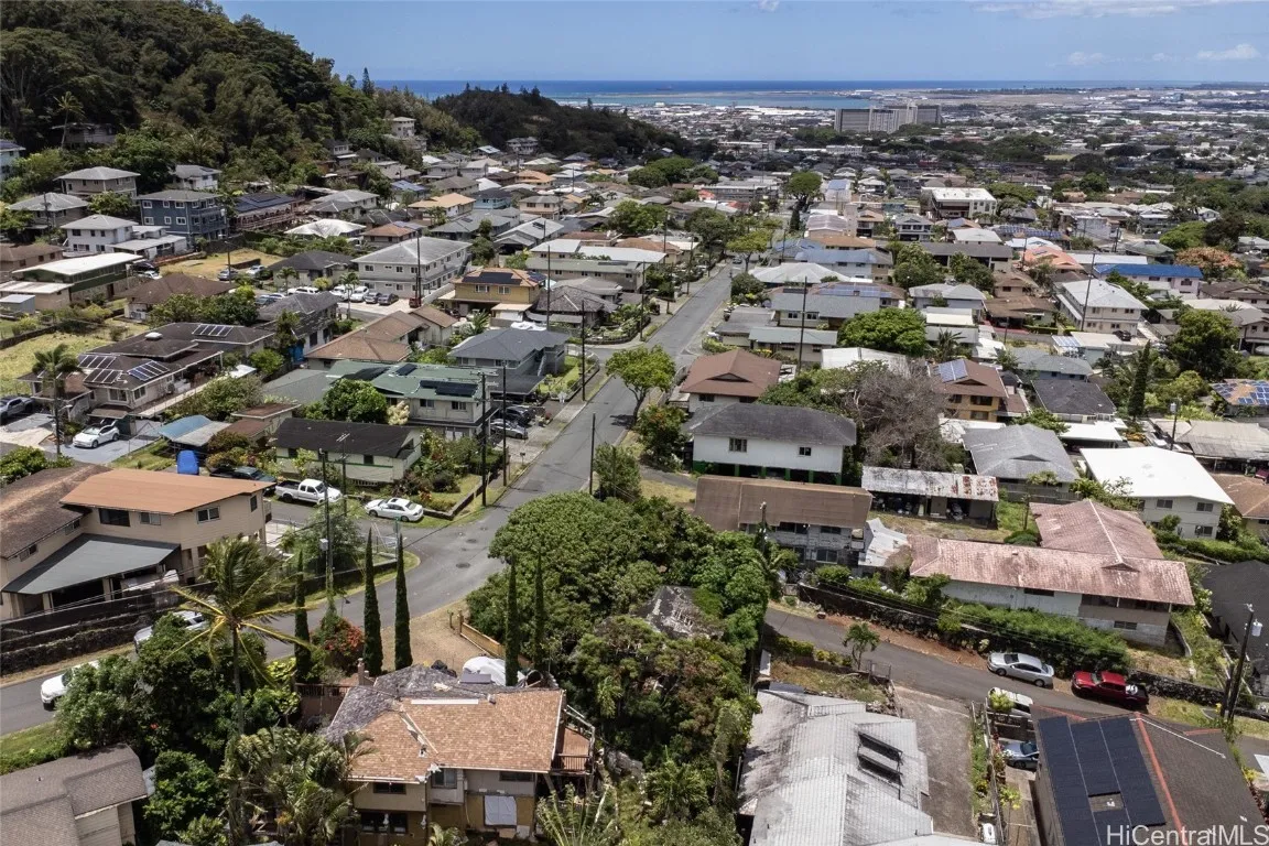 Honolulu, Hawaii 96819, United States, 2 Bedrooms Bedrooms, ,1 BathroomBathrooms,Residential,Active,95194