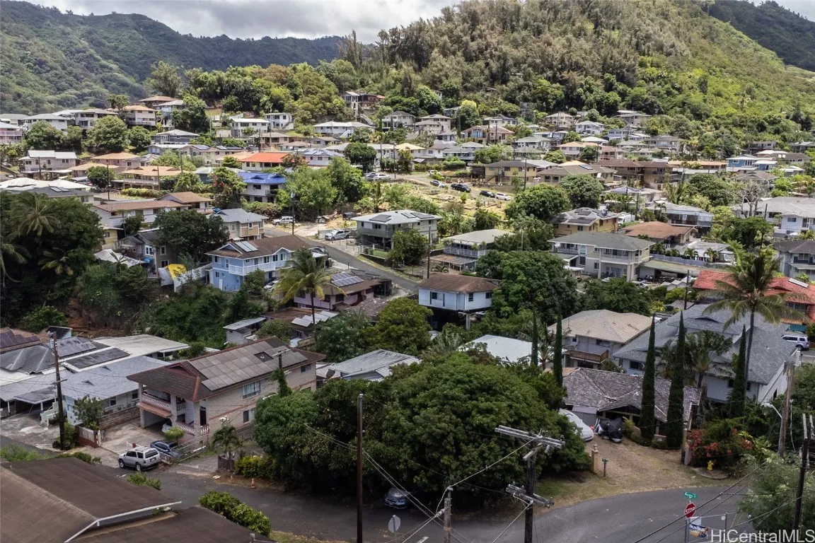 Honolulu, Hawaii 96819, United States, 2 Bedrooms Bedrooms, ,1 BathroomBathrooms,Residential,Active,95194