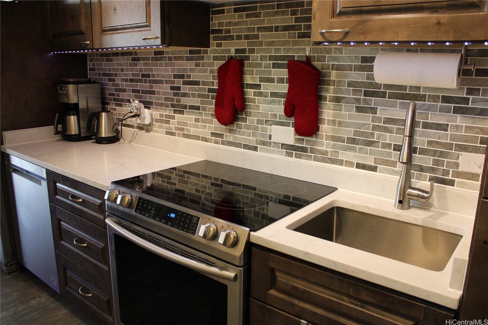 425 Ena Road 407B