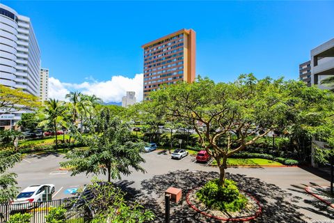 Photo of 3009 Ala Makahala Place #314, Honolulu, HI 96818 (MLS # 202606972)