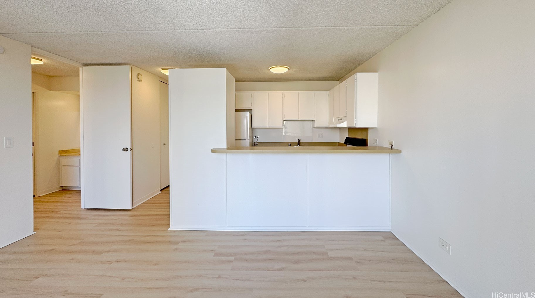 411 Hobron Lane 1010