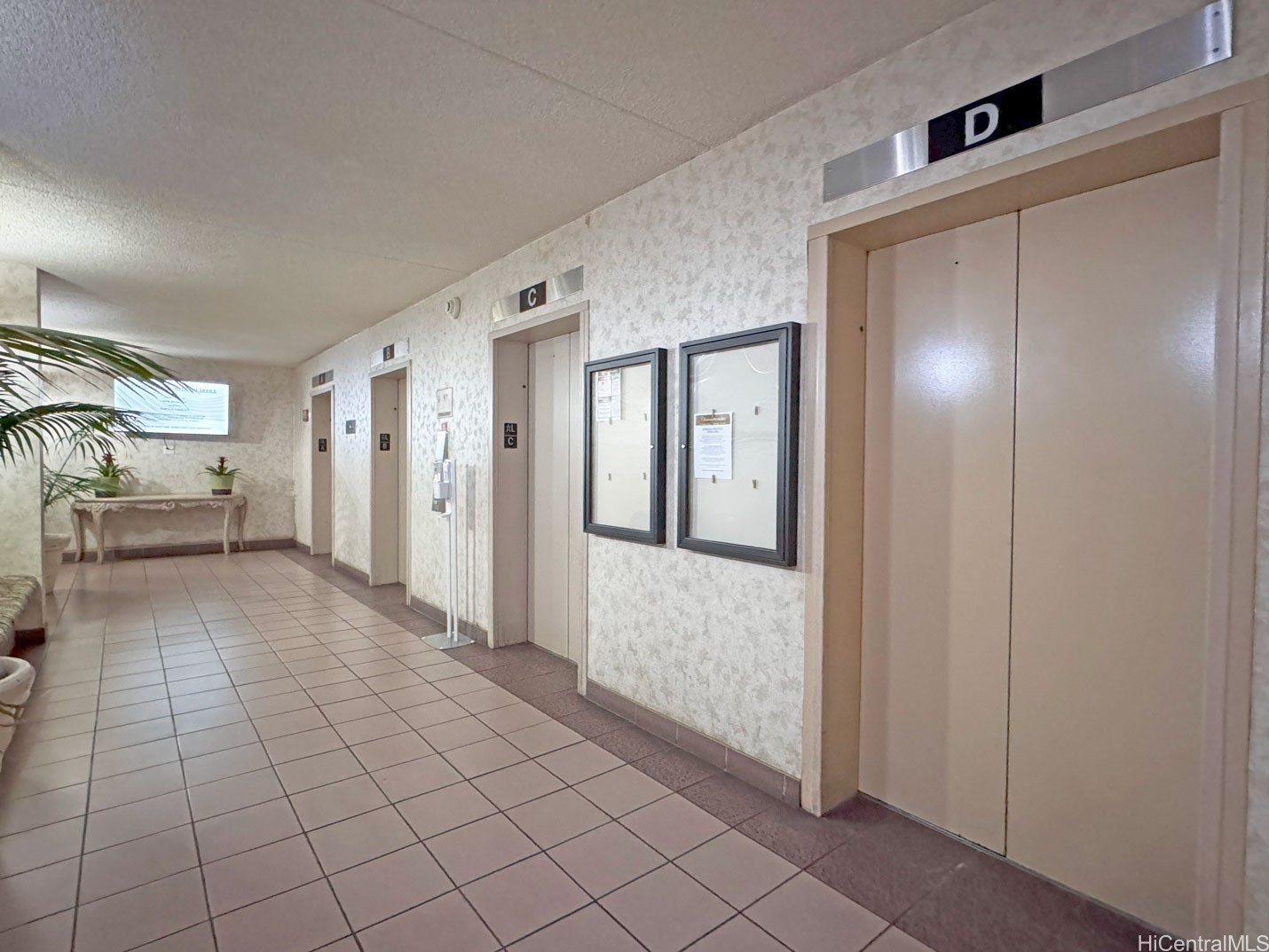 411 Hobron Lane 1010