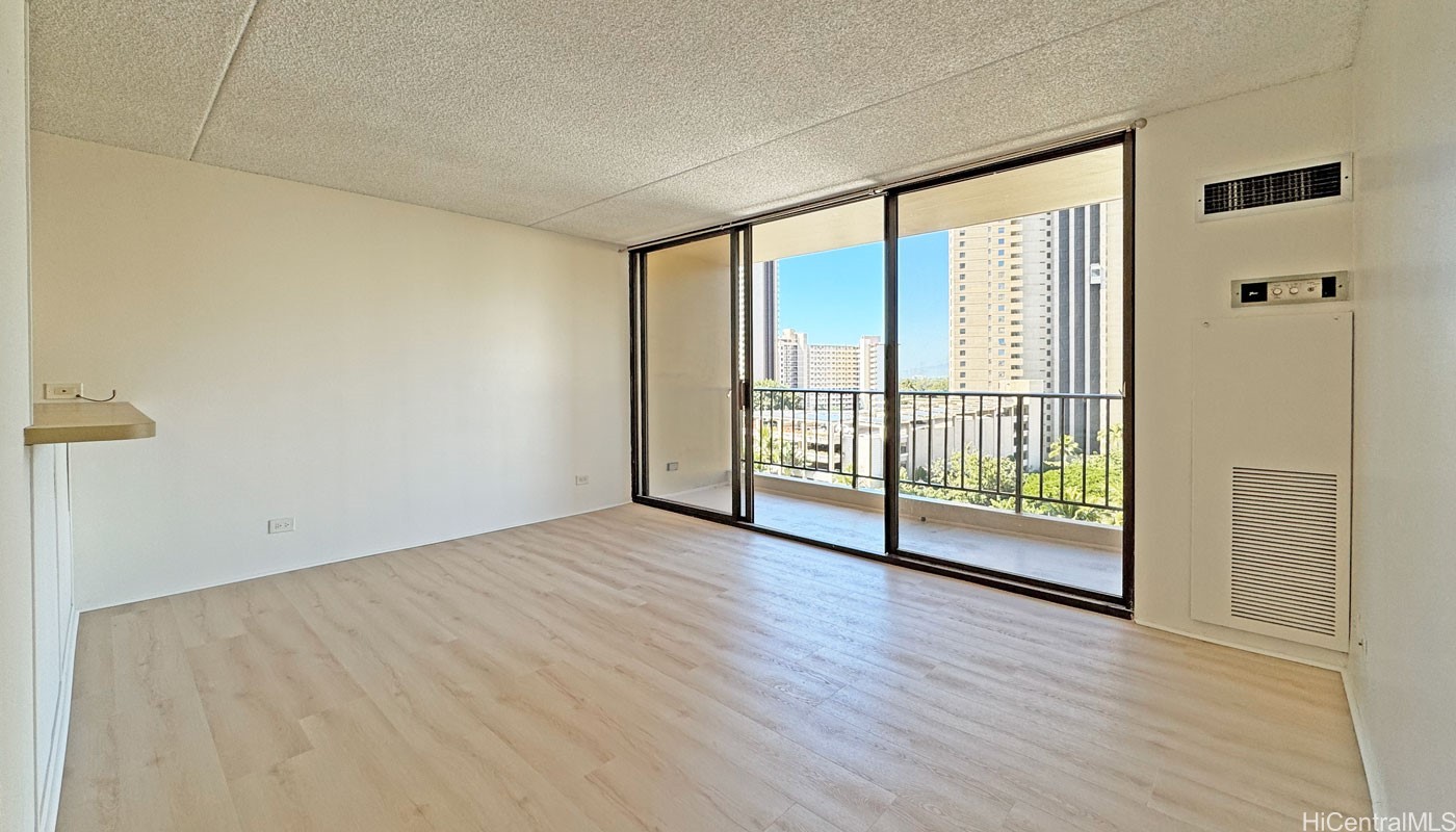 411 Hobron Lane 1010