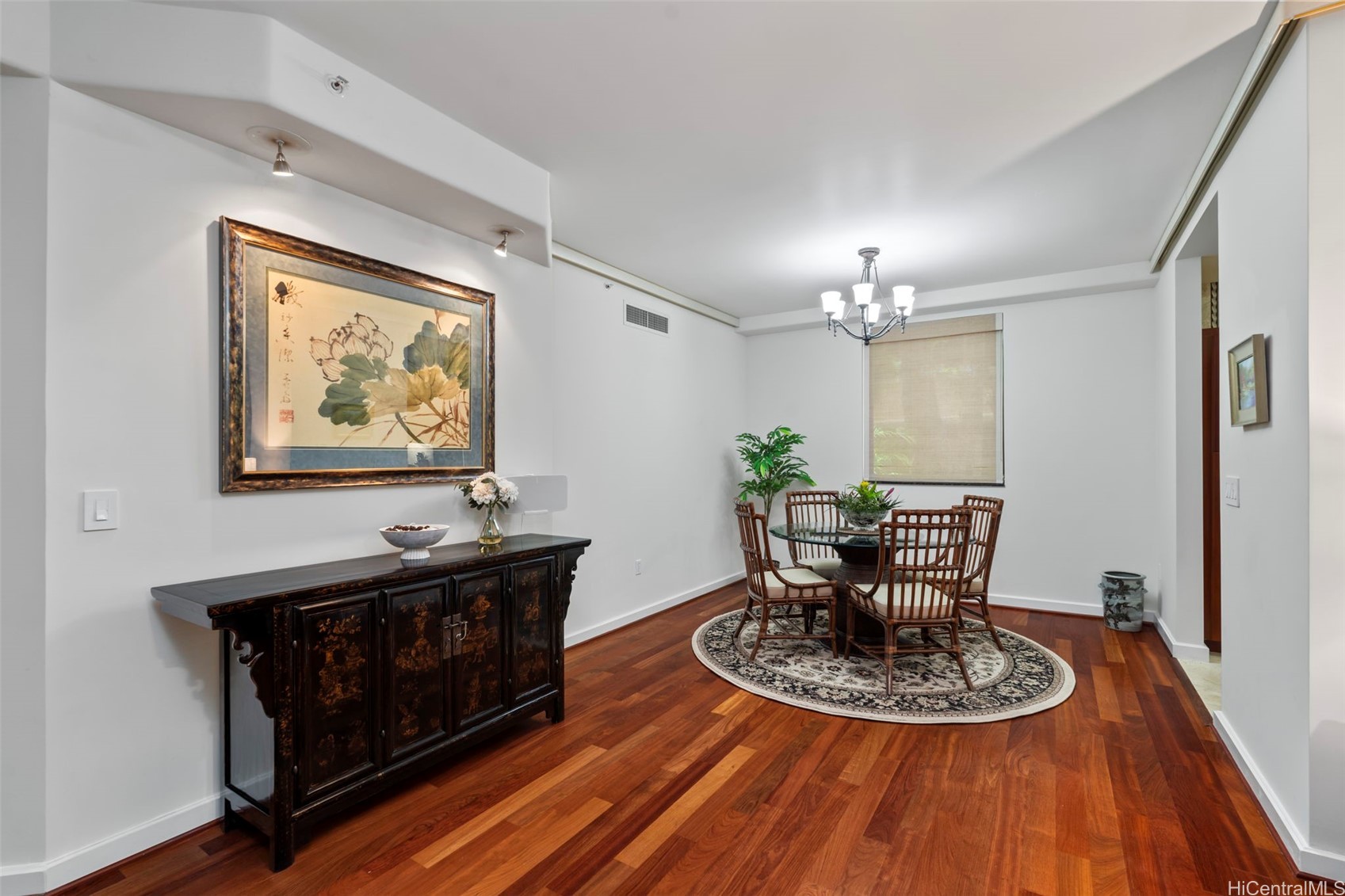 343 Hobron Lane L103