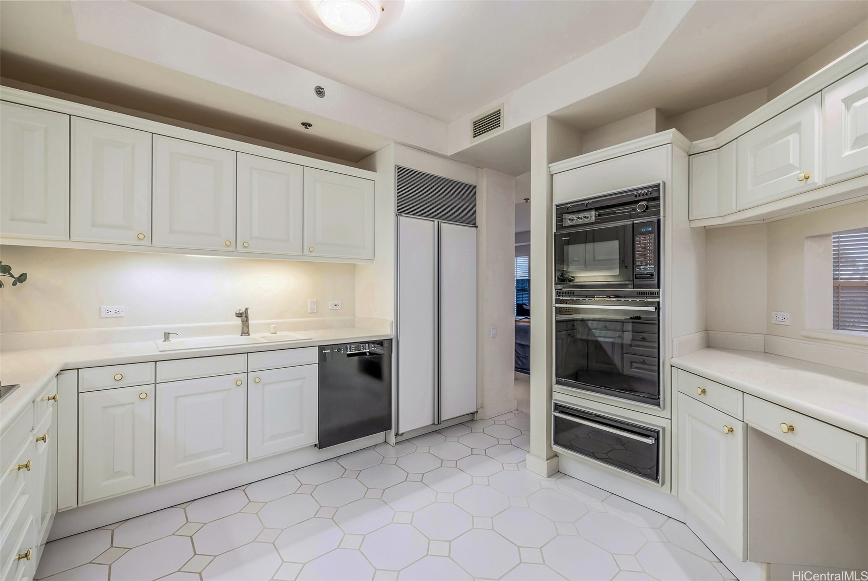 1080 S Beretania Street 303