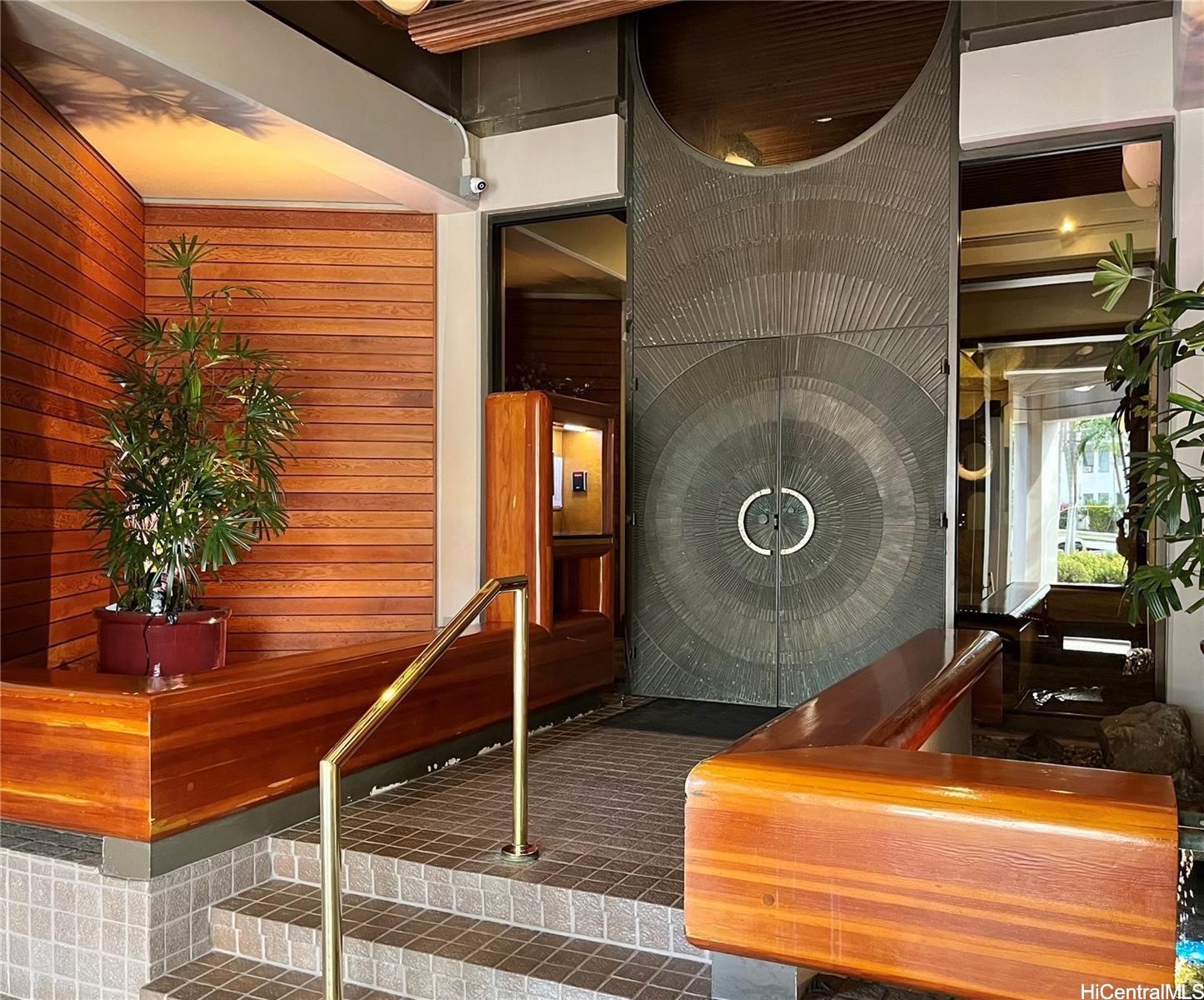 1221 Victoria Street 1705