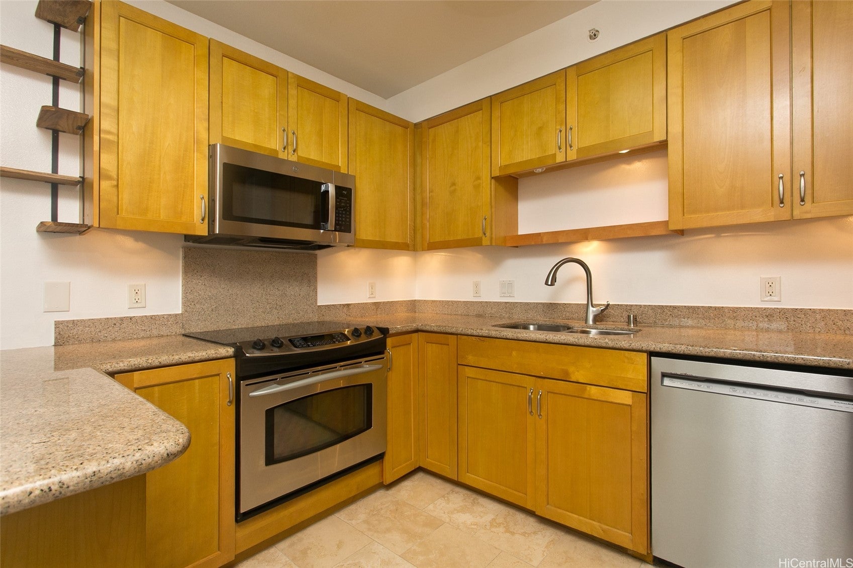 421 Olohana Street 904